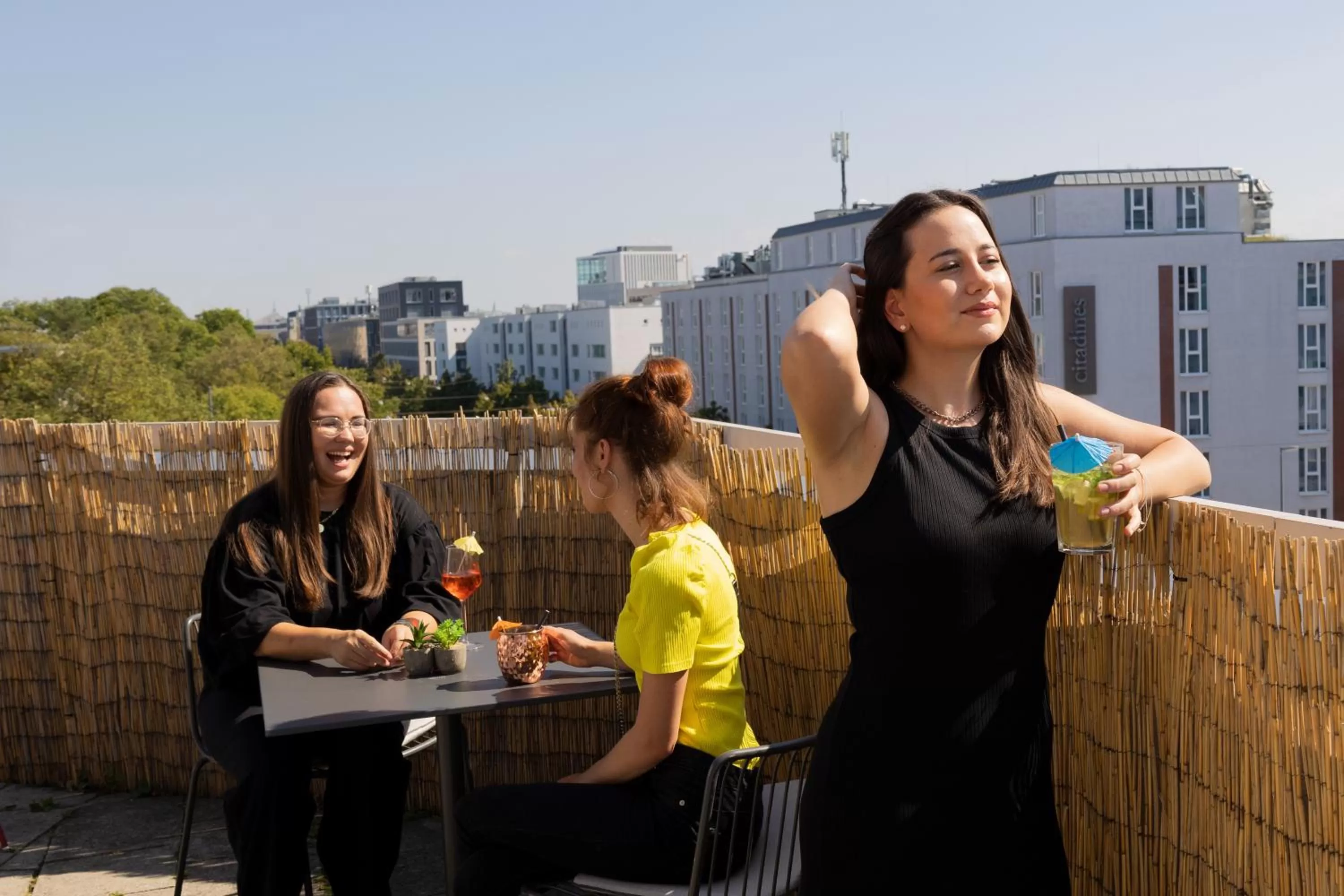 Lounge or bar in a&o München Hackerbrücke