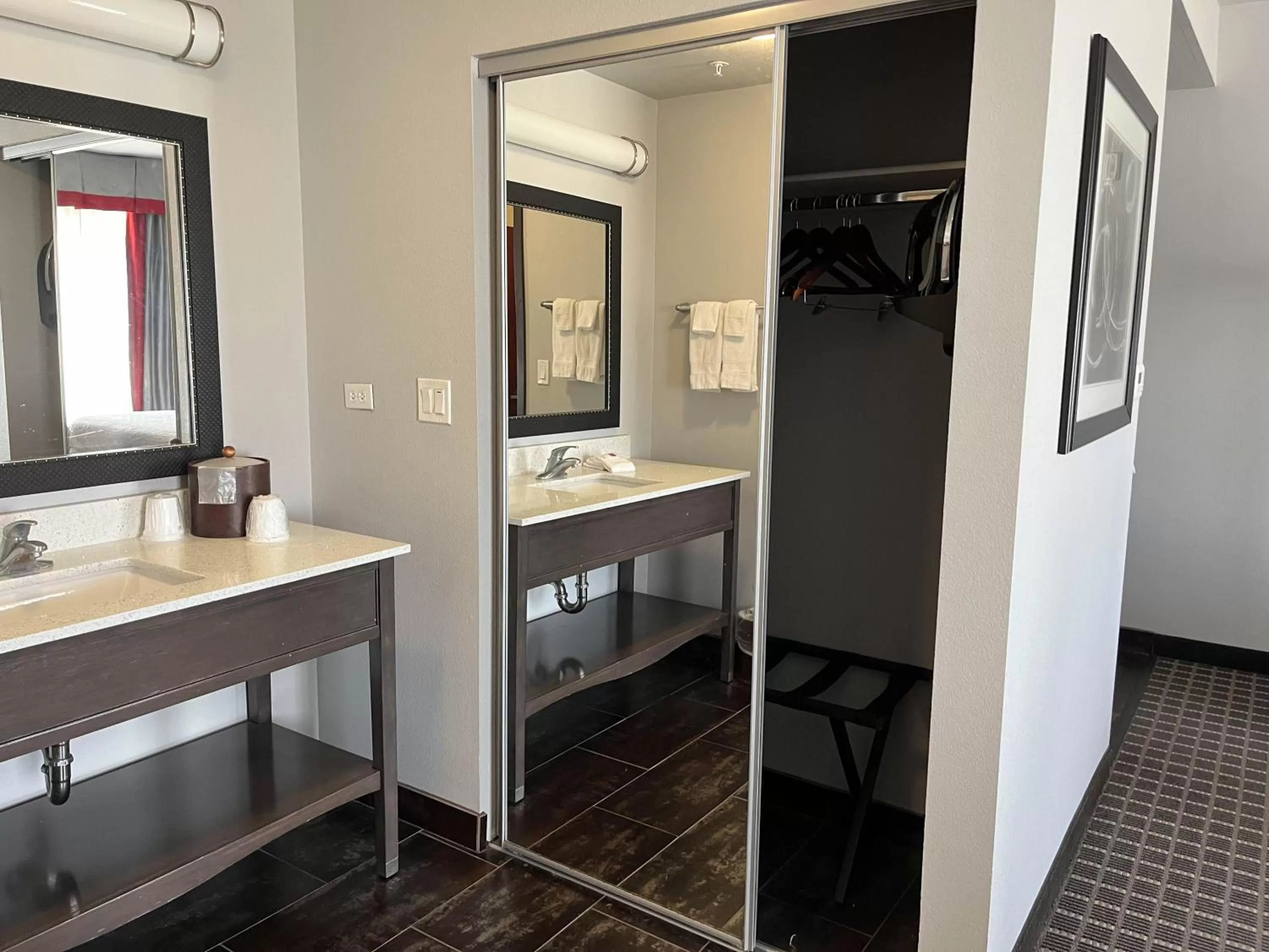 Bathroom in Studio 6 Suites Pearsall, TX