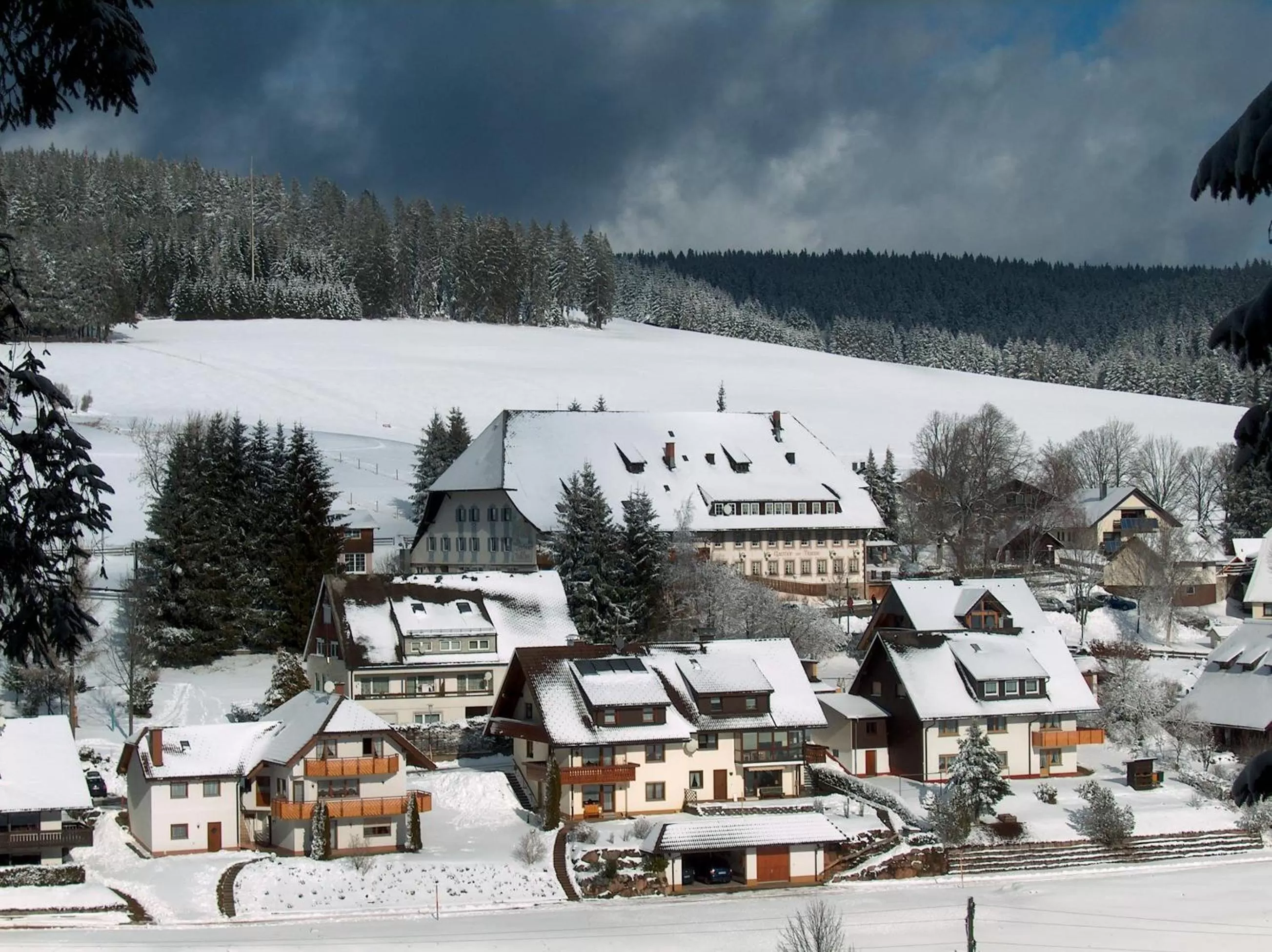 Property building in ZUR TRAUBE Schwarzwaldhotel & Restaurant am Titisee