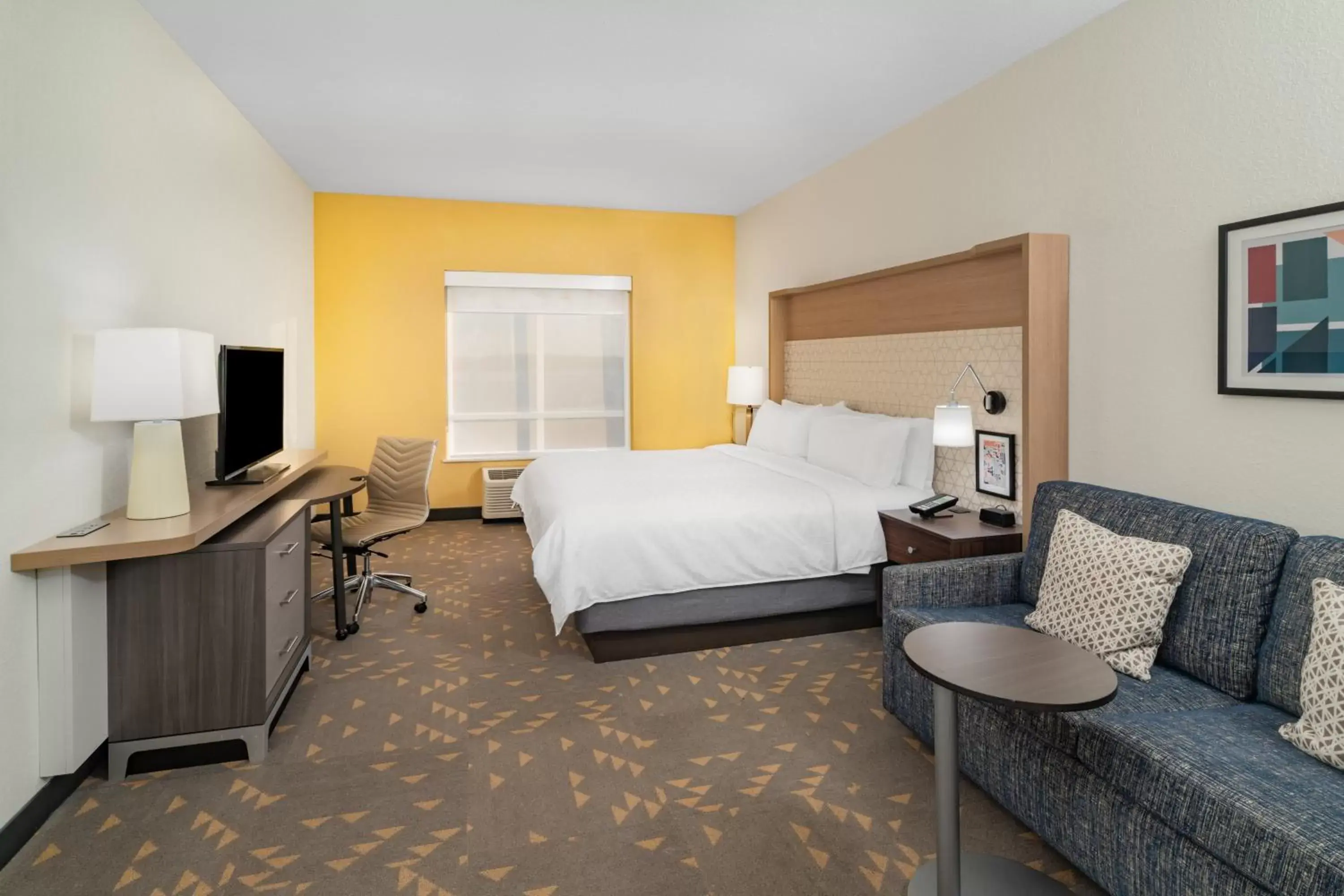 Standard King Room with Sofa Bed in Holiday Inn Southaven Central - Memphis by IHG Standard King Room with Sofa Bed in Holiday Inn Southaven Central - Memphis by IHG