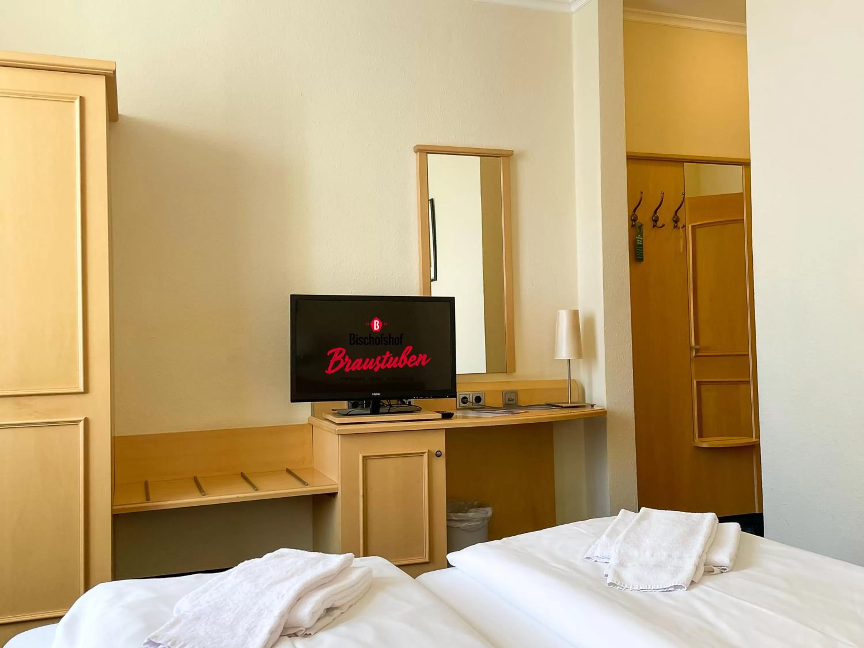 Photo of the whole room, TV/Entertainment Center in Bischofshof Braustuben