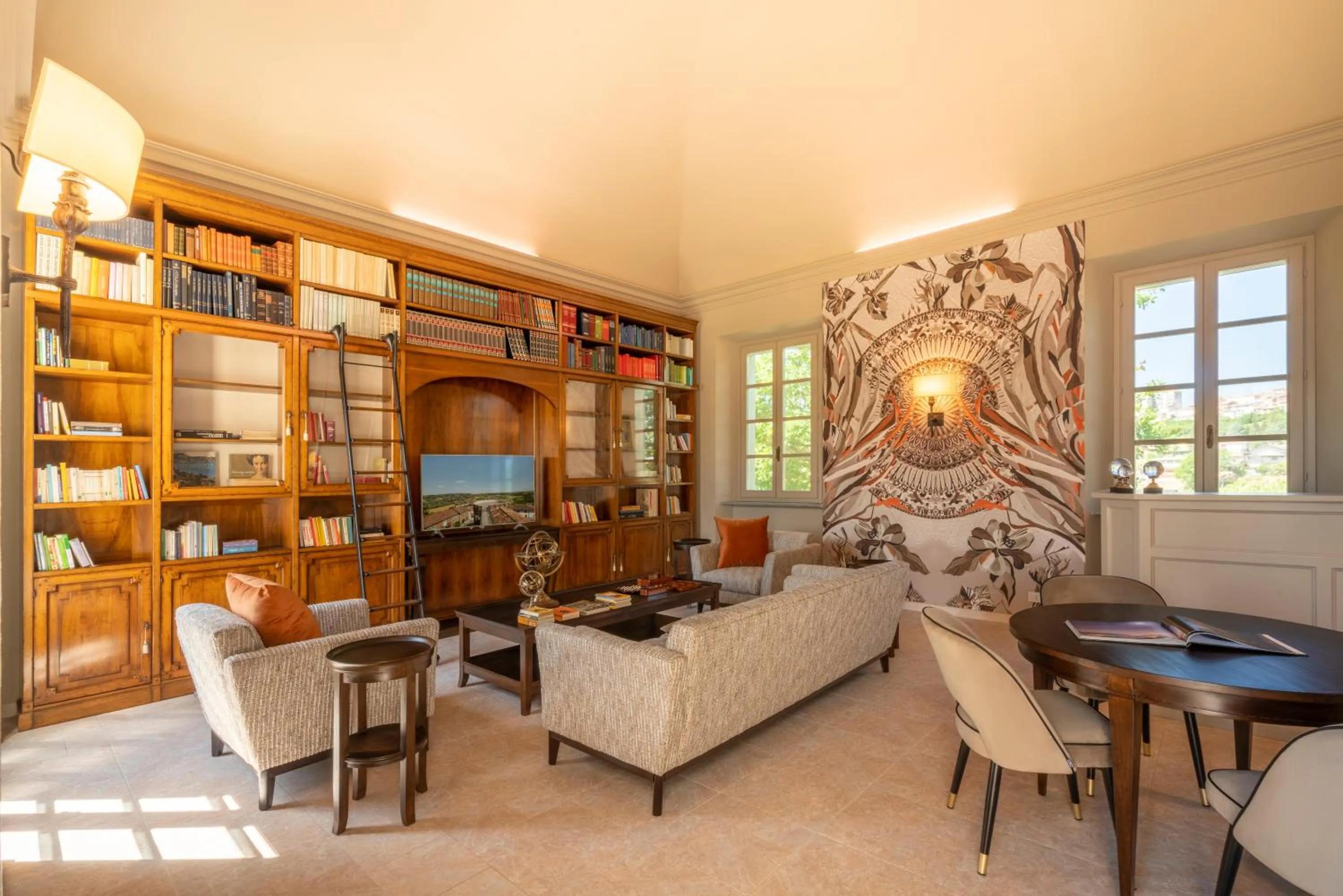 Communal lounge/ TV room in Spinerola Hotel Restaurant e Spa Arborea