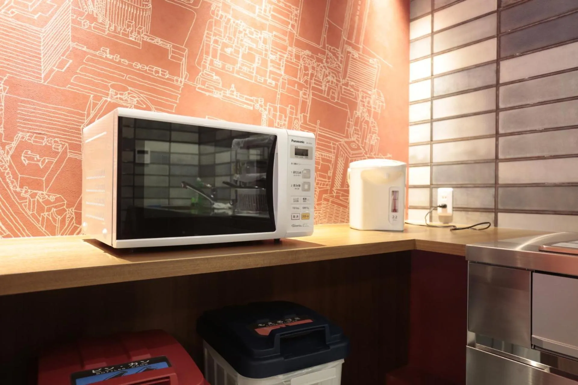 Communal kitchen in Hotel Zipang