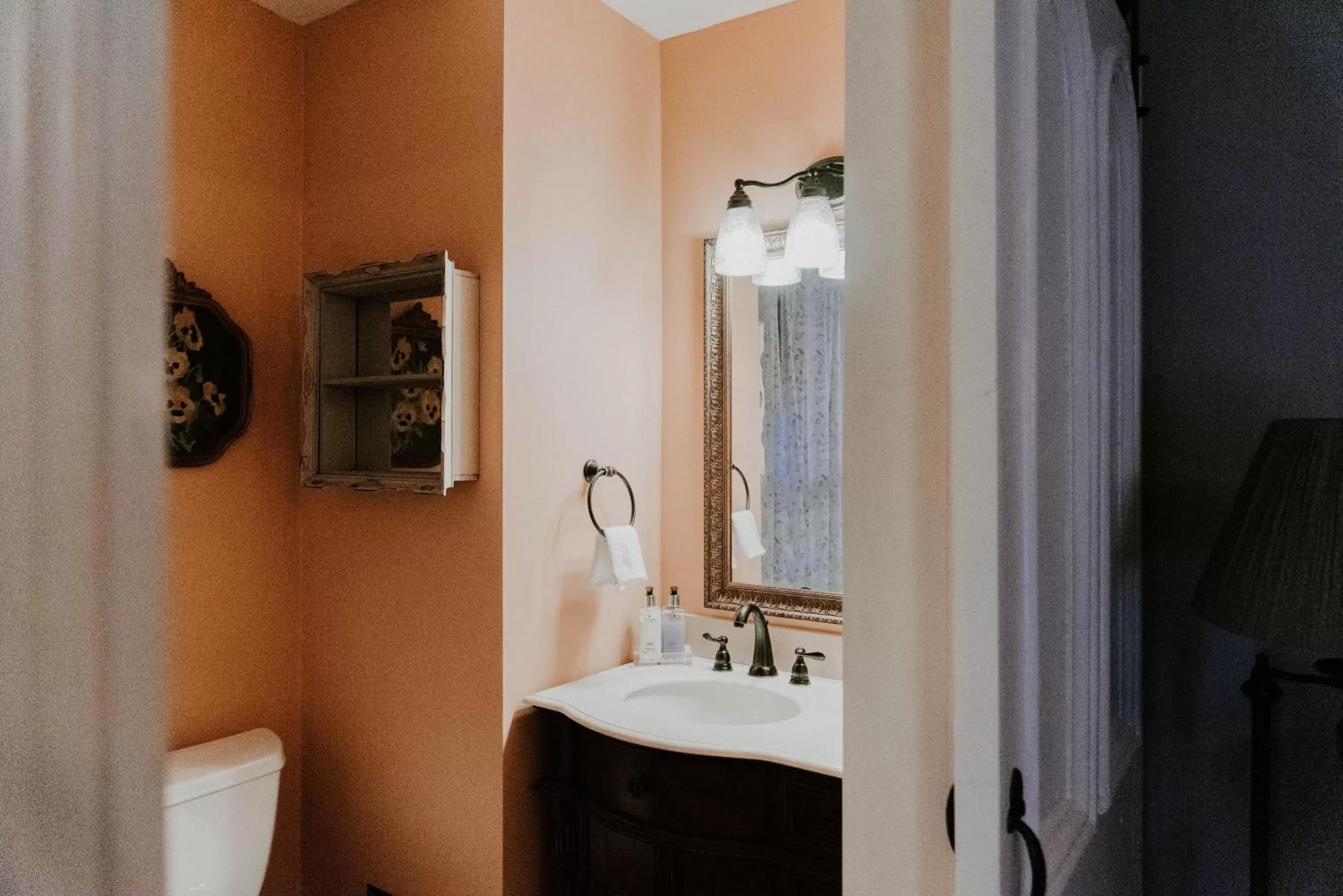 Bathroom in Georges on York B&B