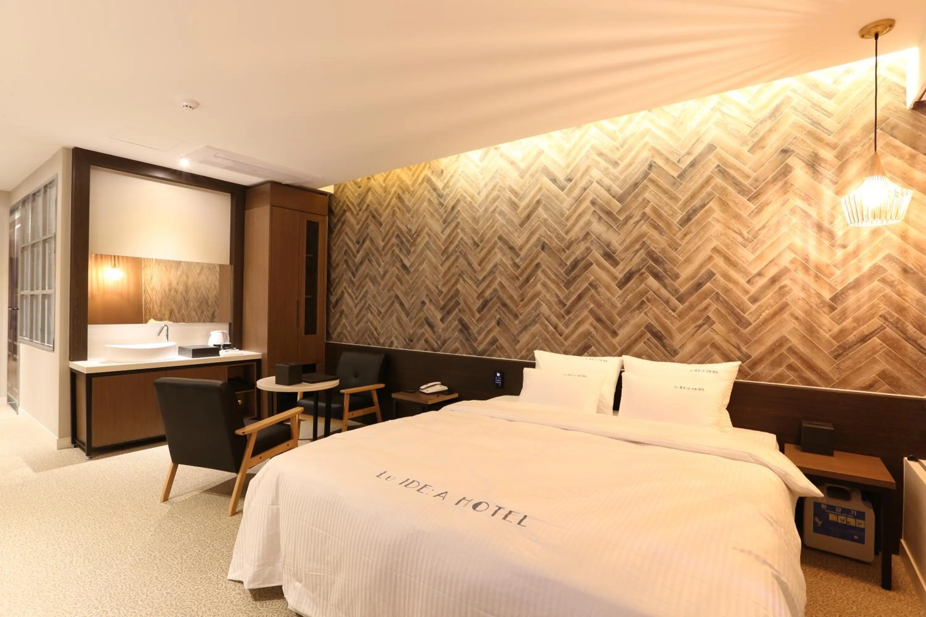 Decorative detail, Bed in Le Idea Hotel Busan Station