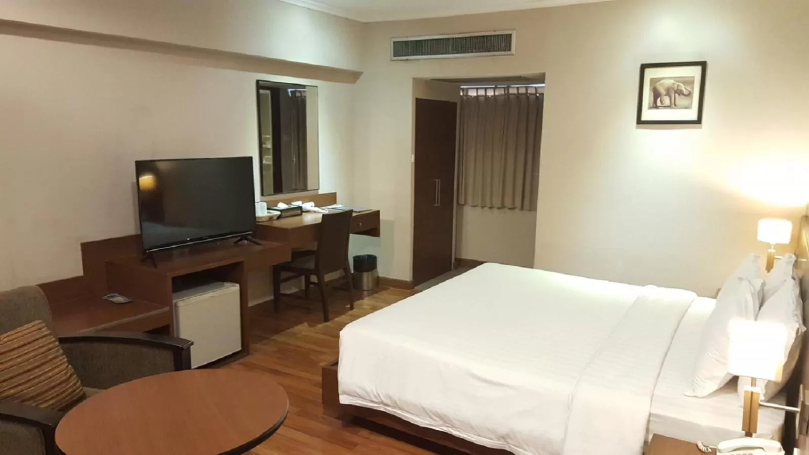 Bed in S.D. Avenue Hotel