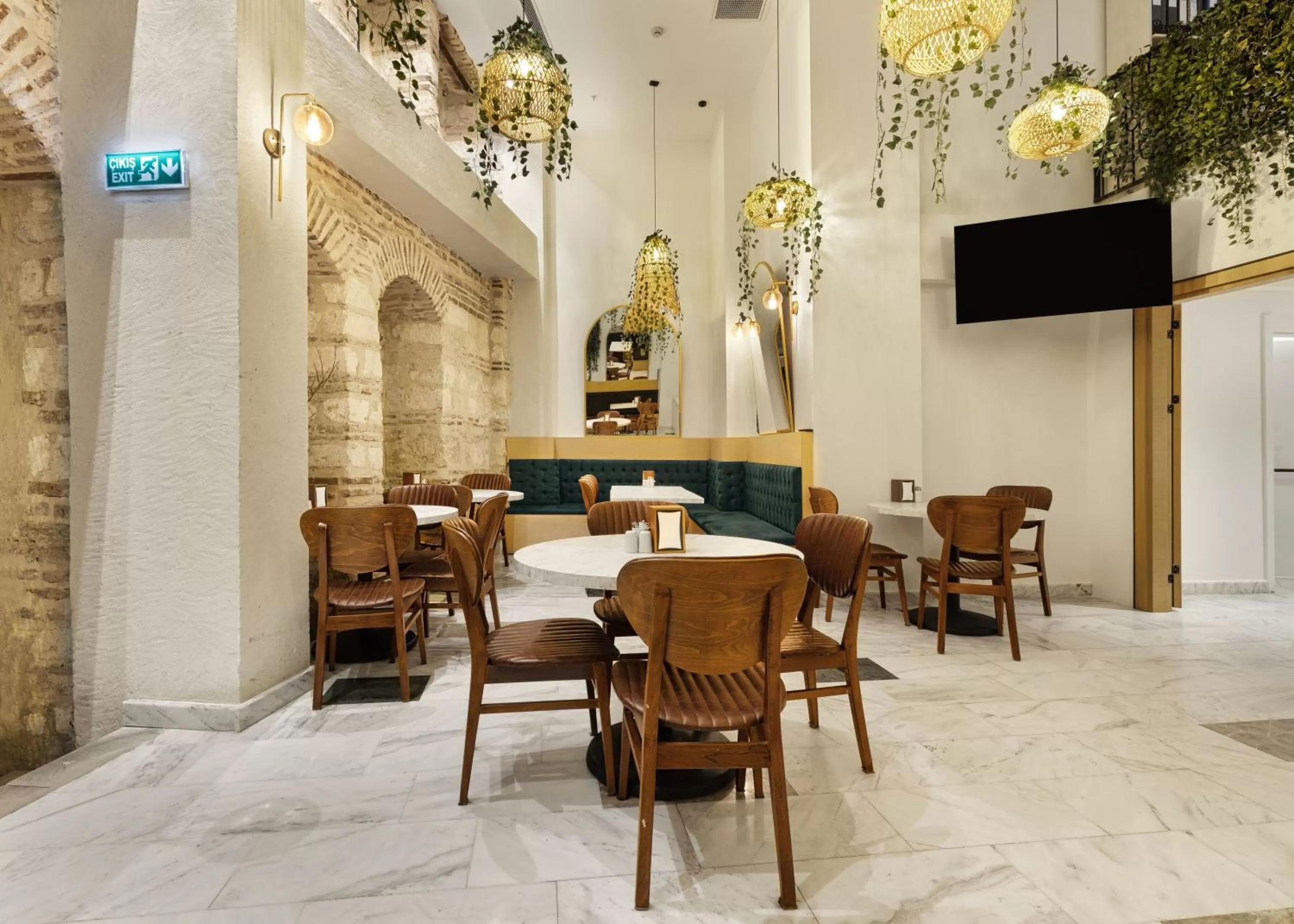 Restaurant/places to eat in Pera Rasso Hotel
