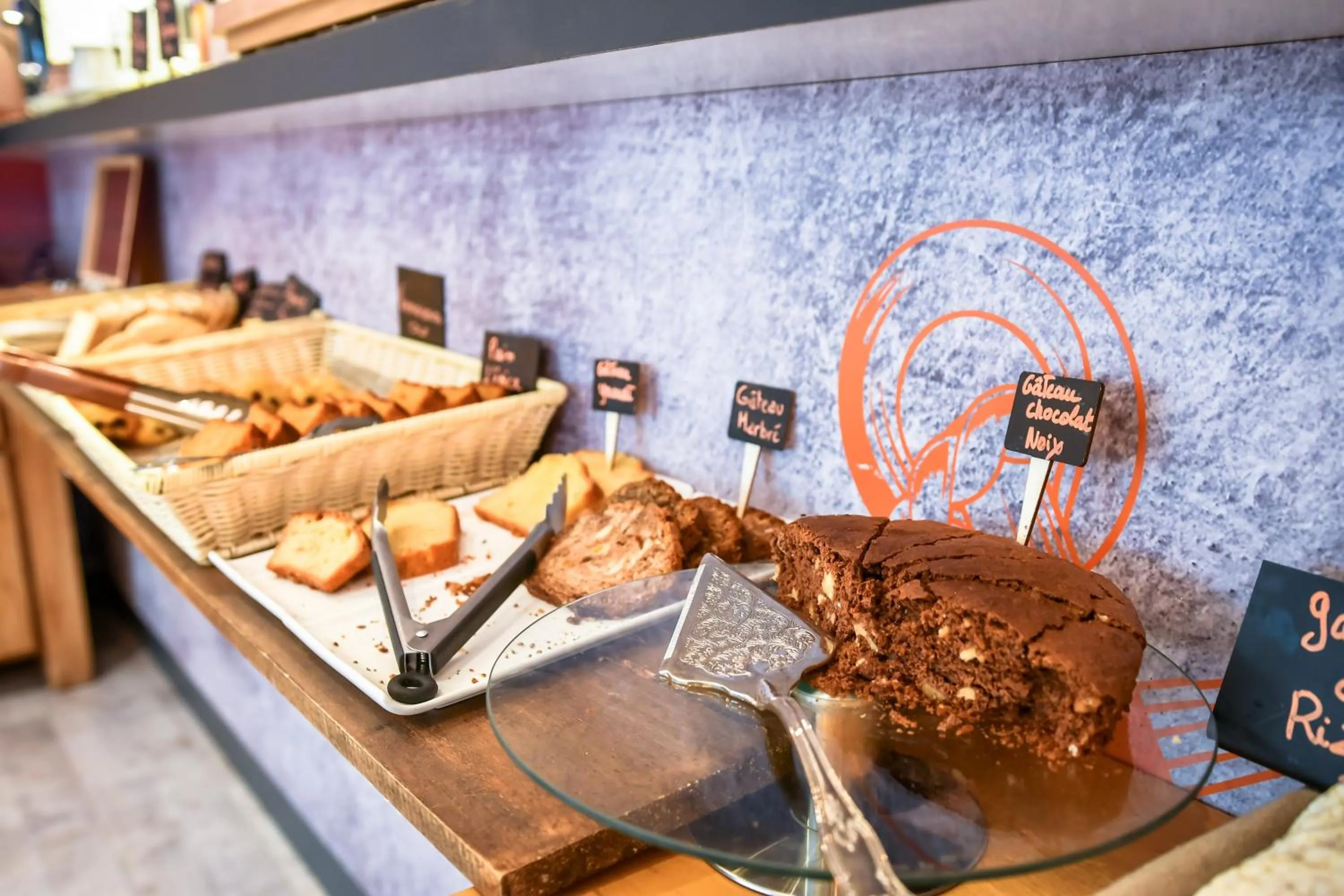 Buffet breakfast in Hôtel Le Bord'O Vieux Port