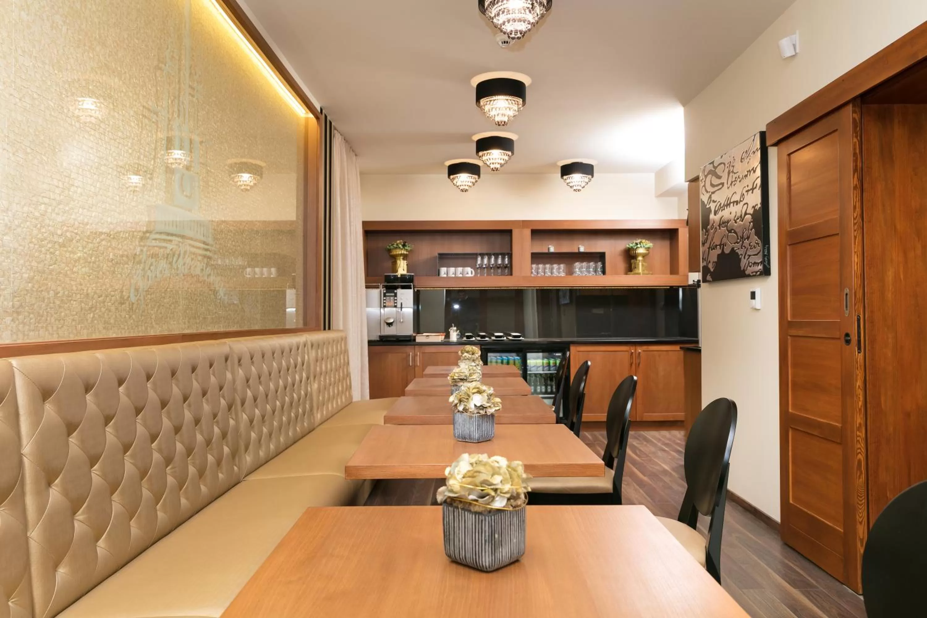 Restaurant/Places to Eat in Főtér Rezidencia 2