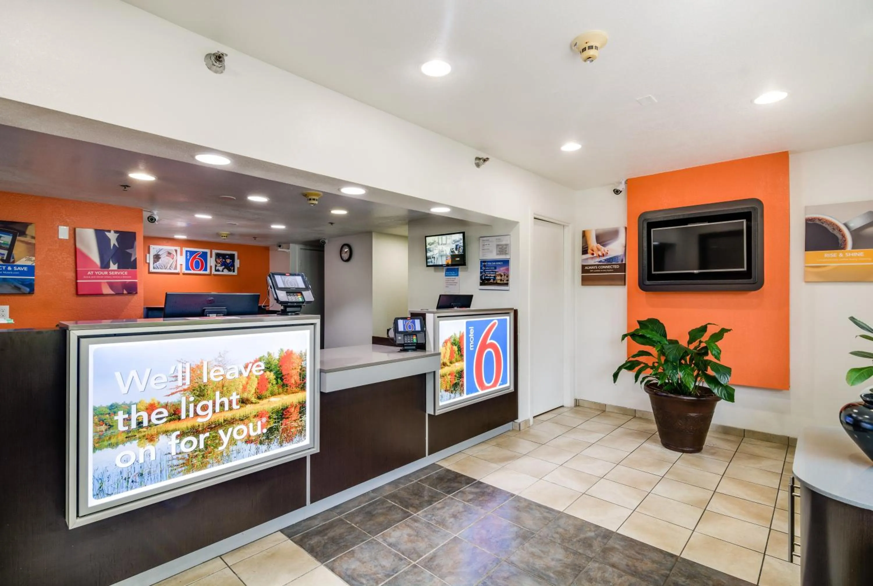 Lobby or reception in Motel 6-Rolling Meadows, IL - Chicago Northwest