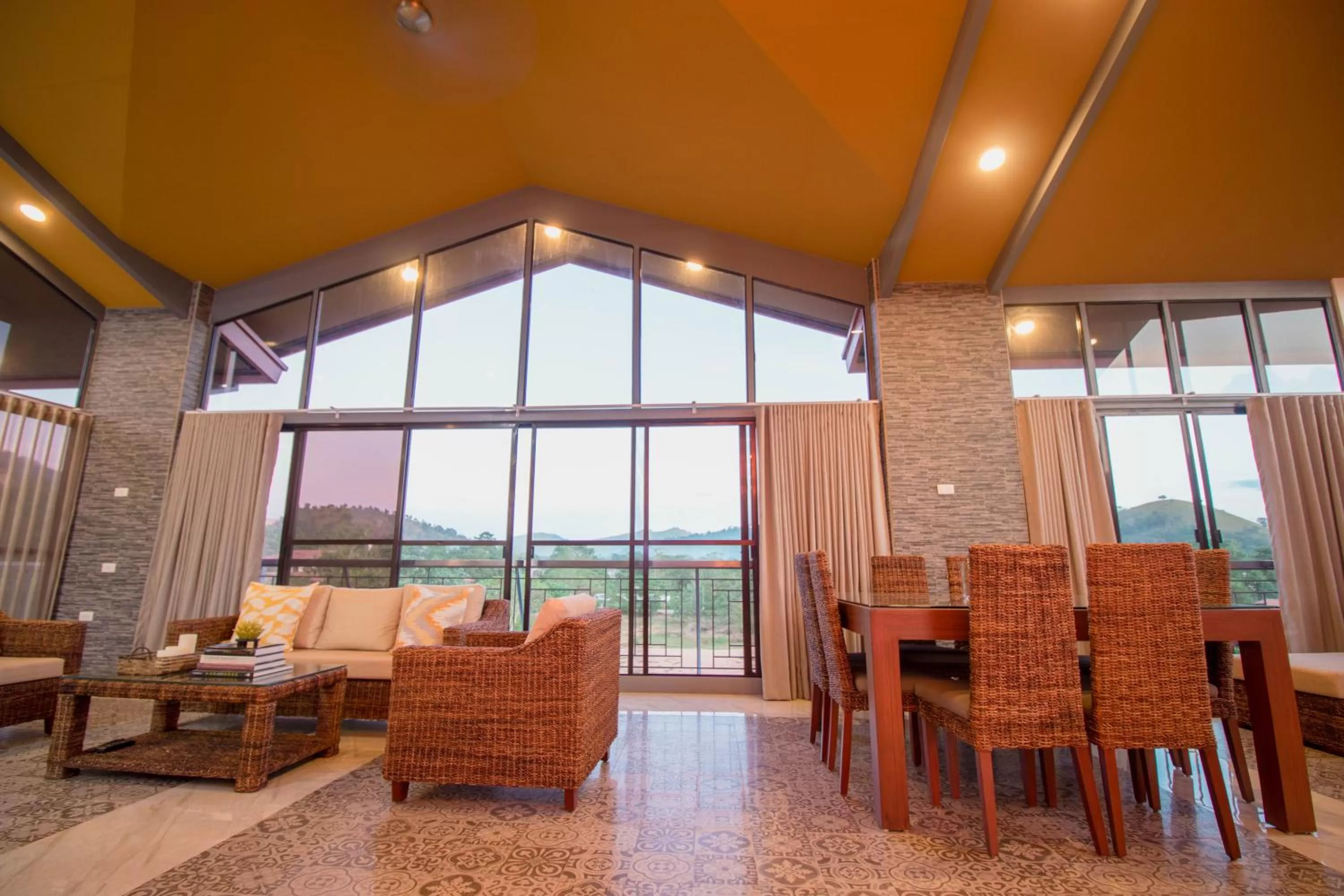 Restaurant/places to eat in Bella Villa Coron