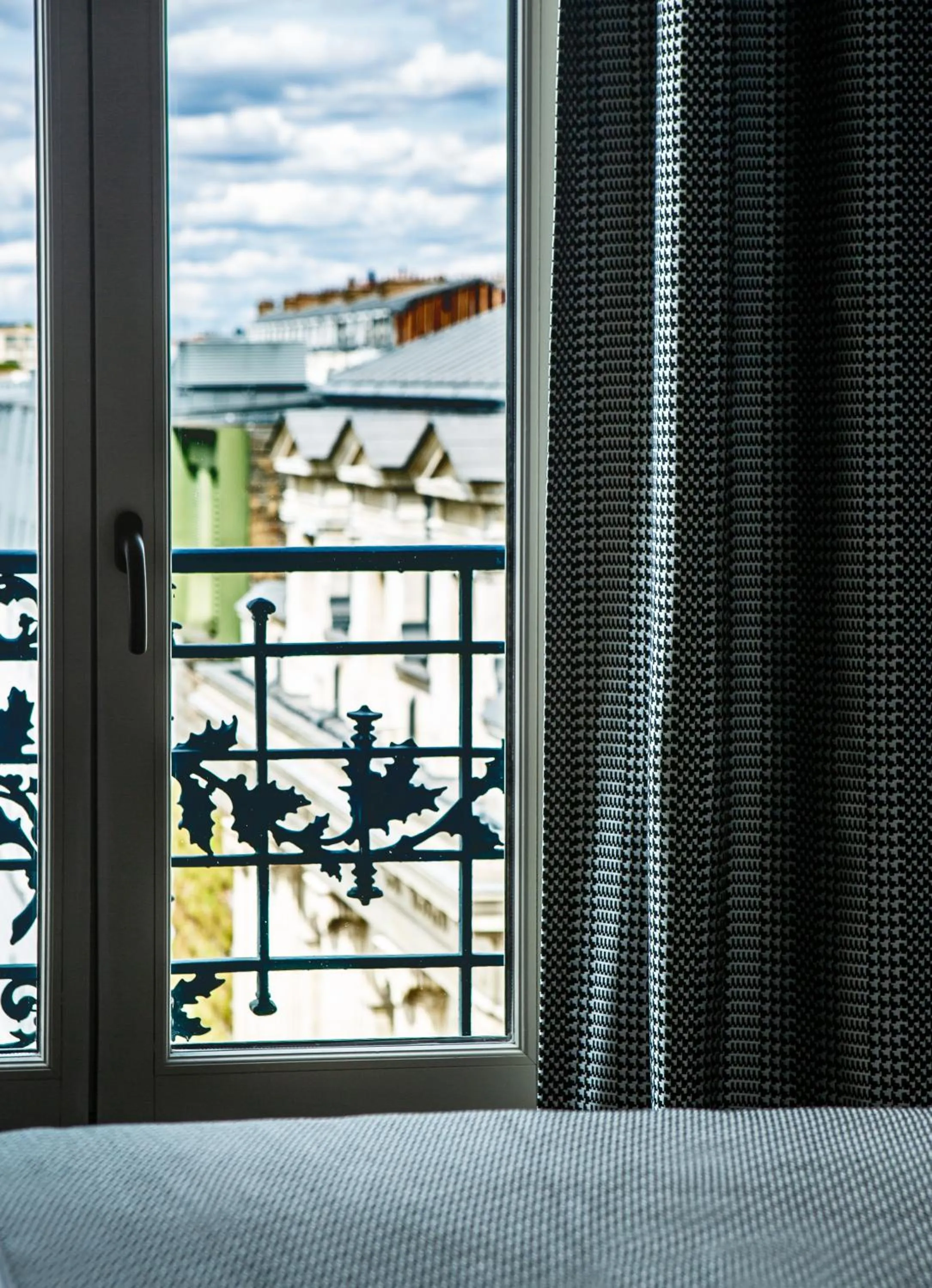 View (from property/room), Bed in Hotel Flanelles Paris