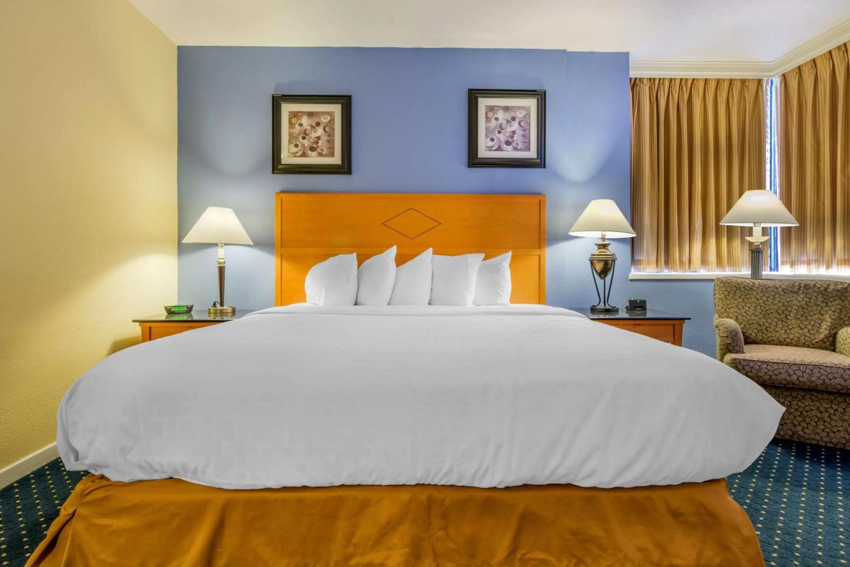 Photo of the whole room, Bed in Days Inn & Suites by Wyndham Lebanon PA