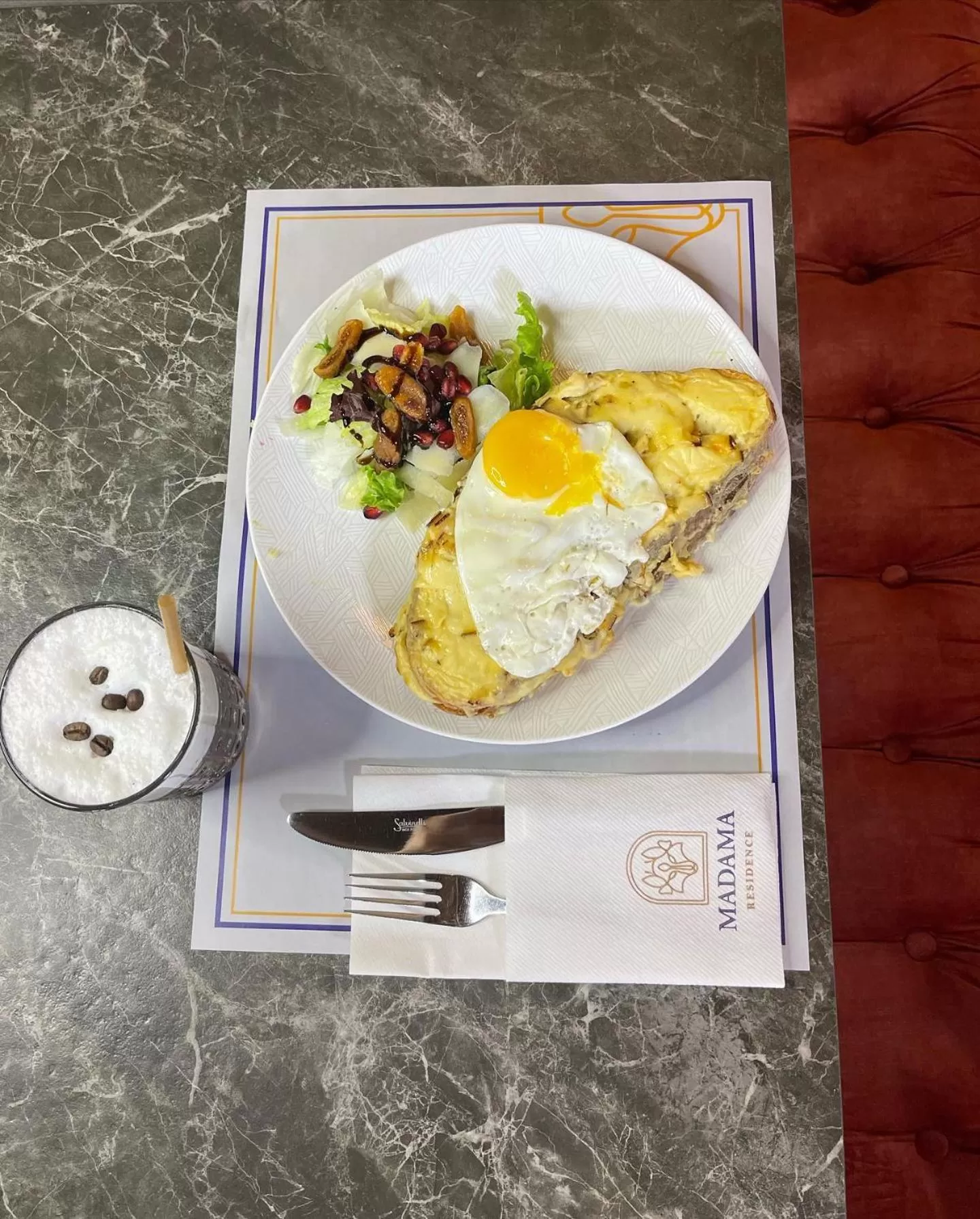 Restaurant/places to eat in Madama Residence