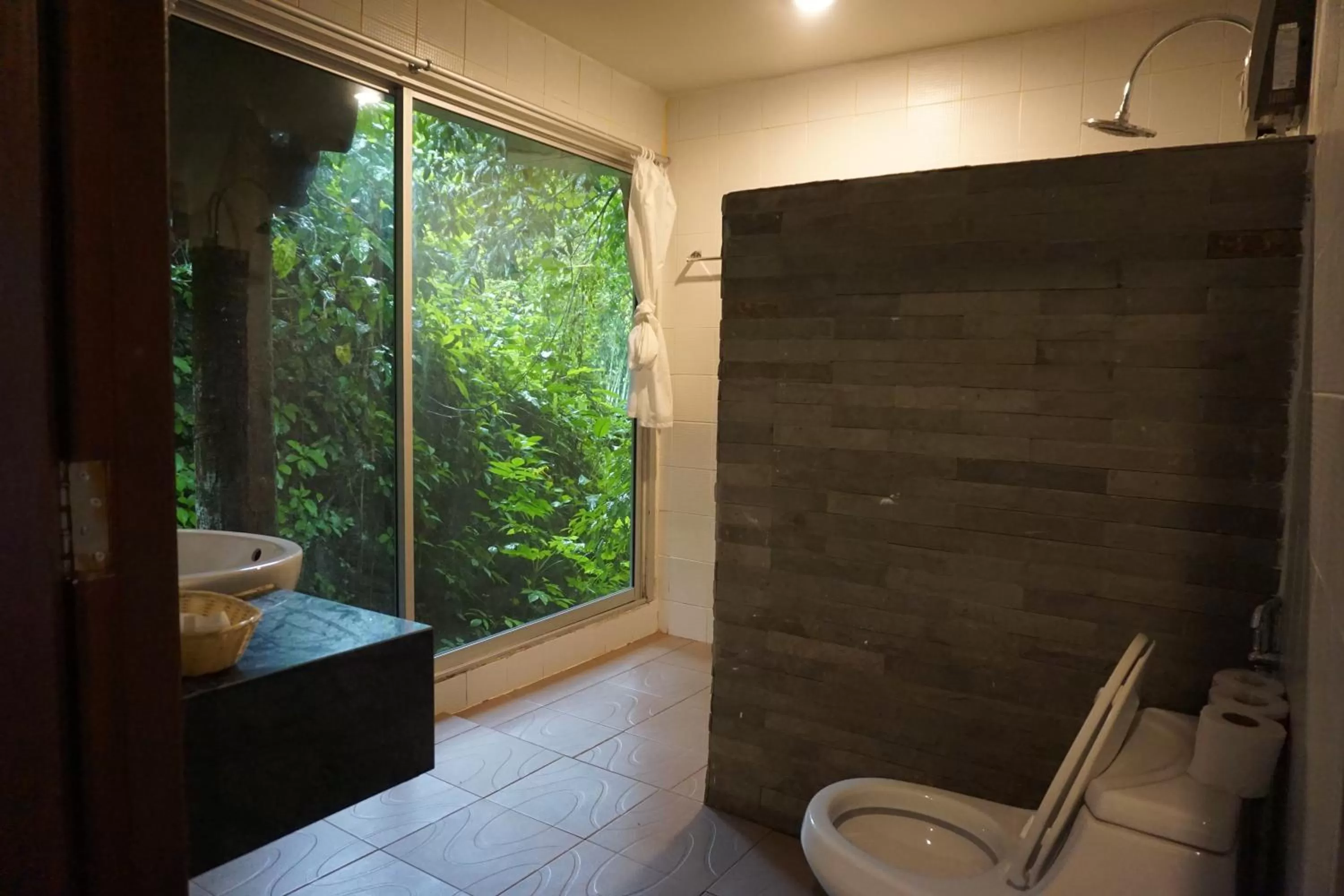 Bathroom in Rock and Tree House Resort