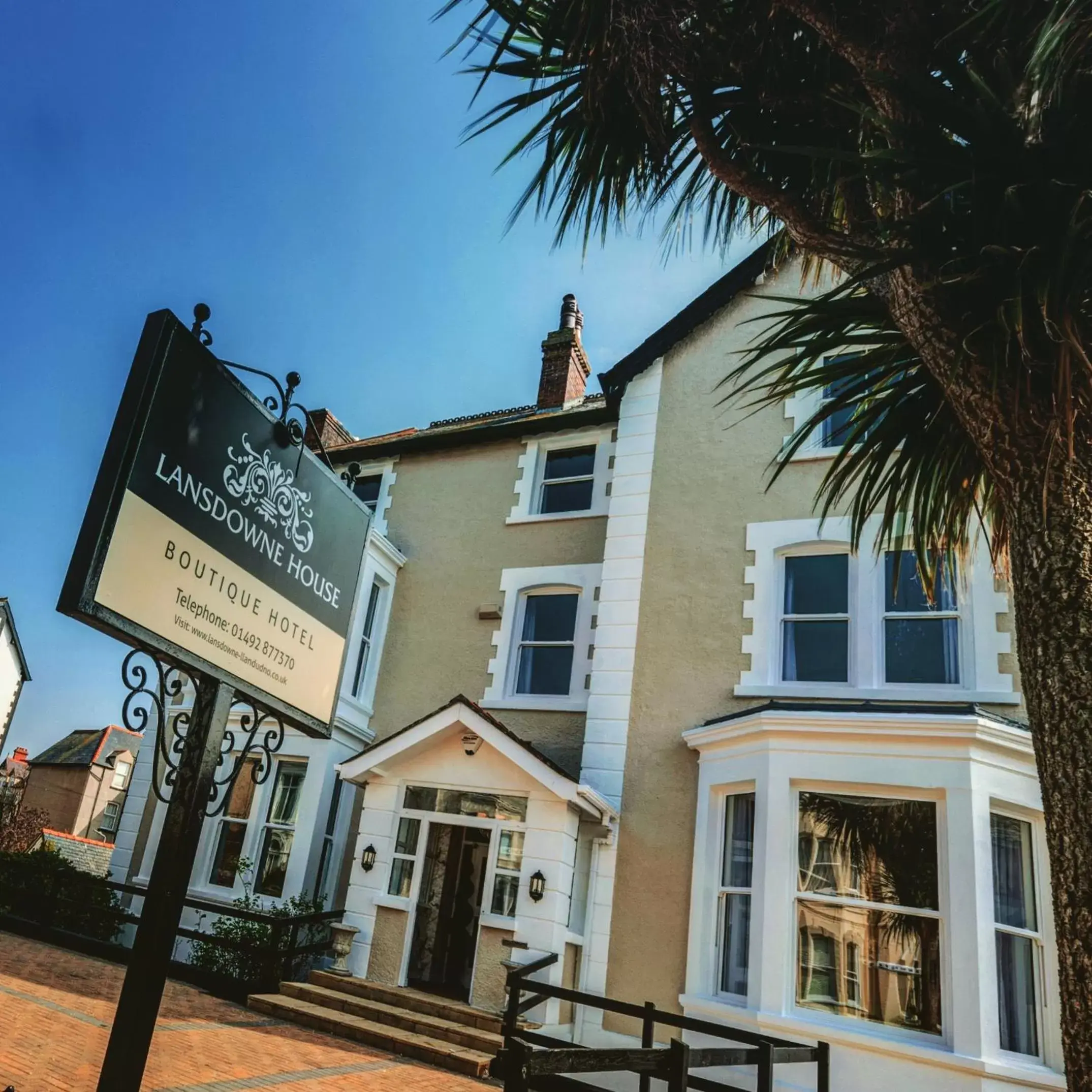 Lansdowne House with Private Car Park Lansdowne House with Private Car Park