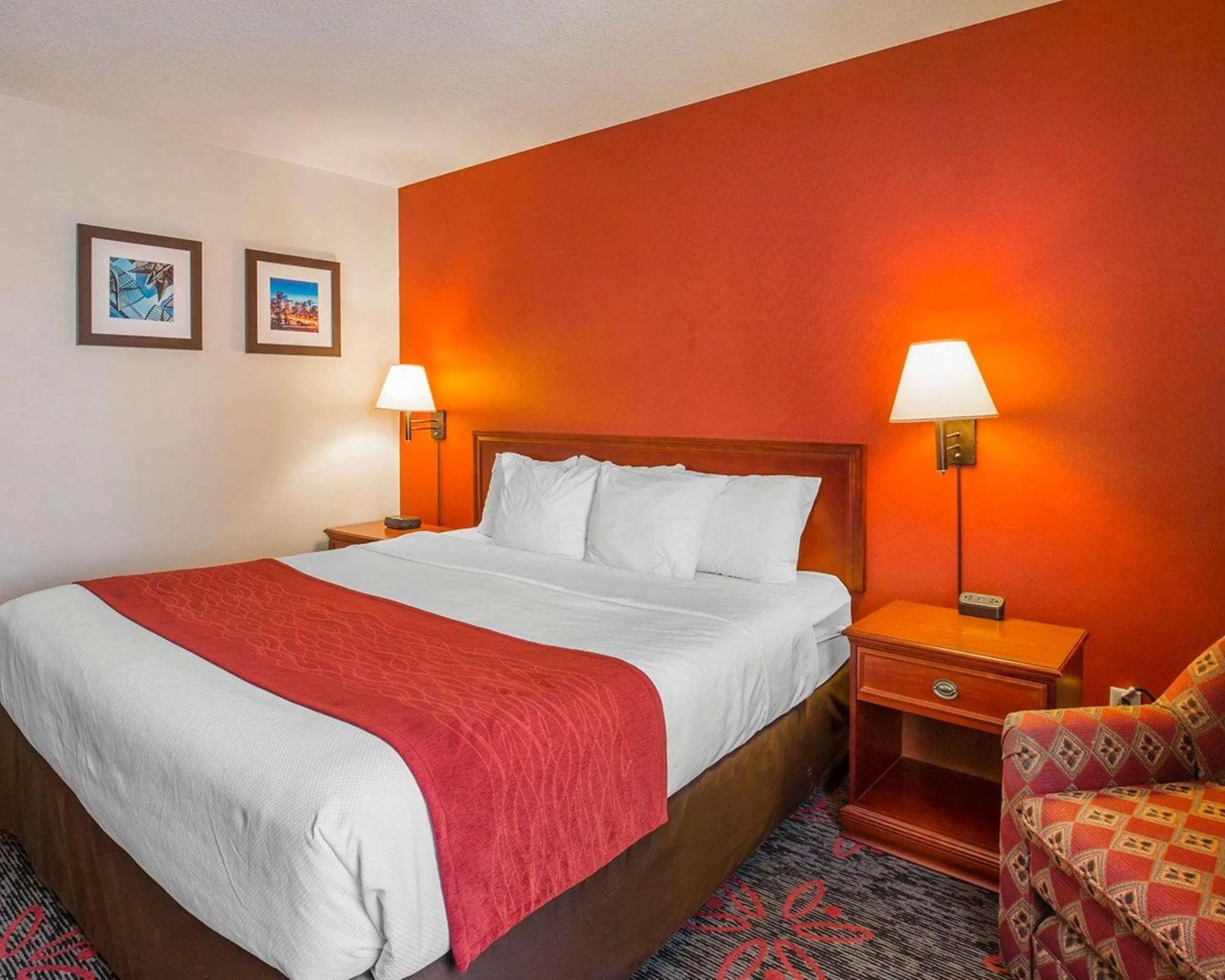 Photo of the whole room, Bed in Comfort Inn & Suites University