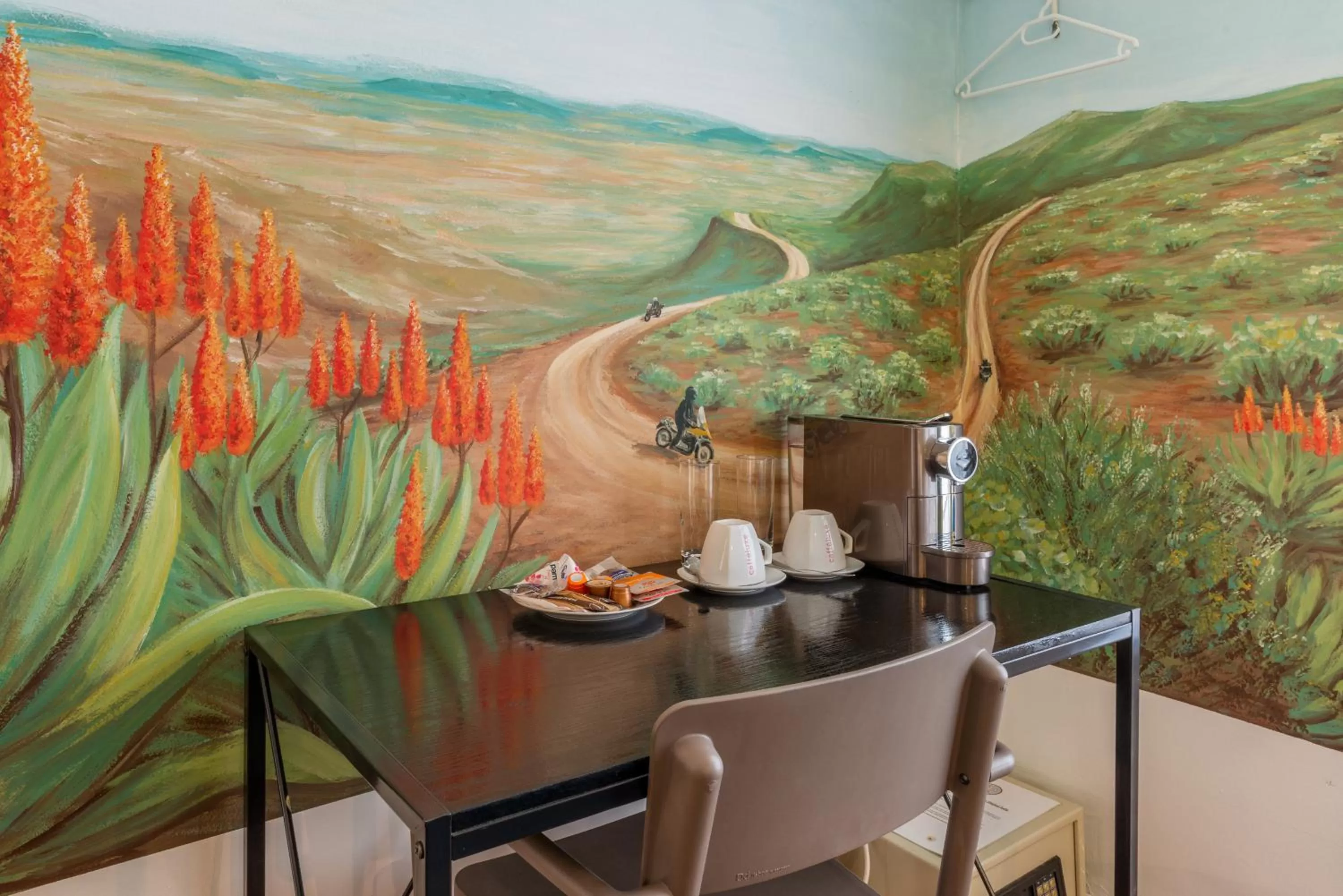 Coffee/tea facilities in Daddy Long Legs Art Hotel