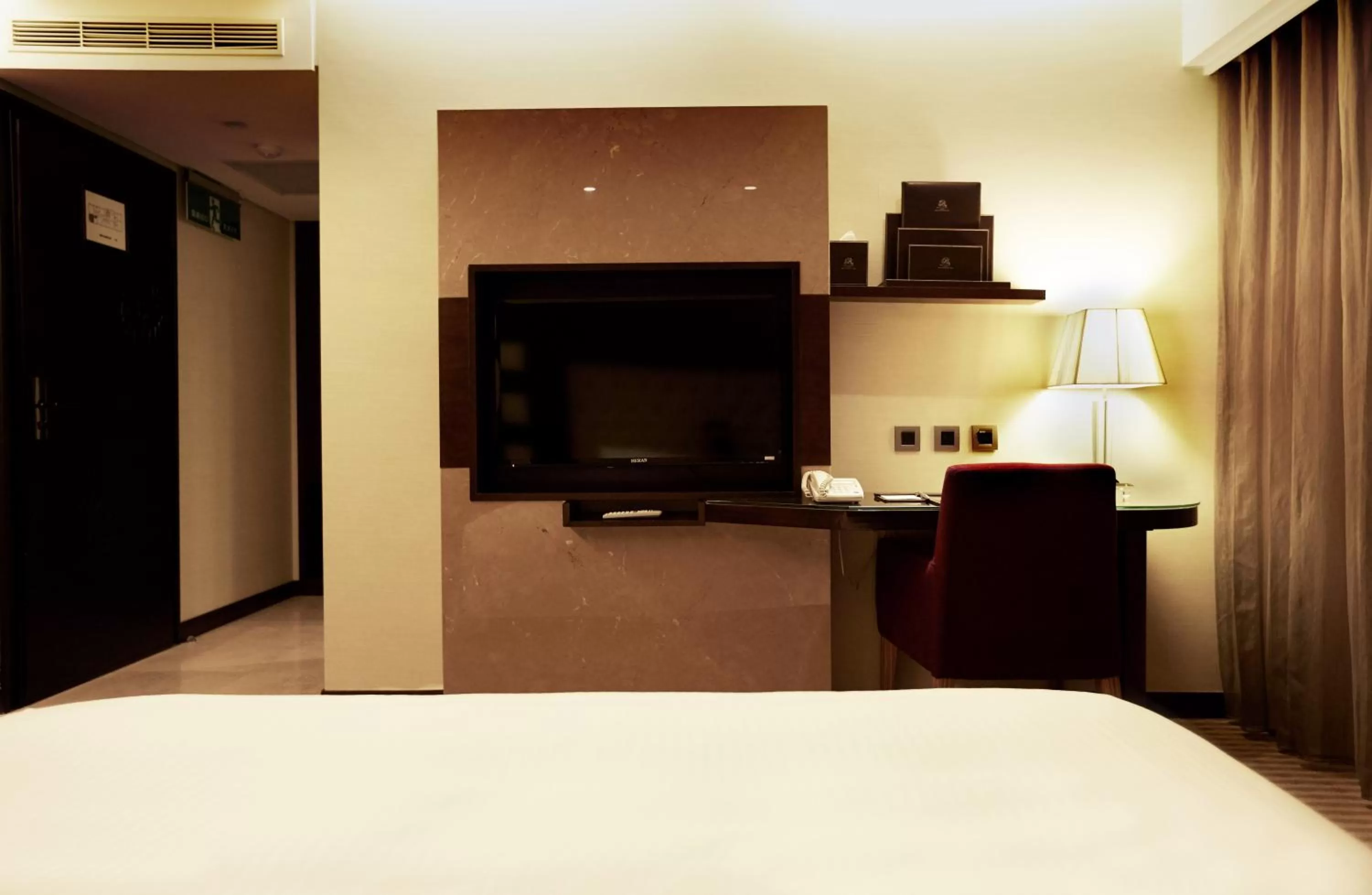 TV and multimedia, Bed in Beauty Hotels - Roumei Boutique