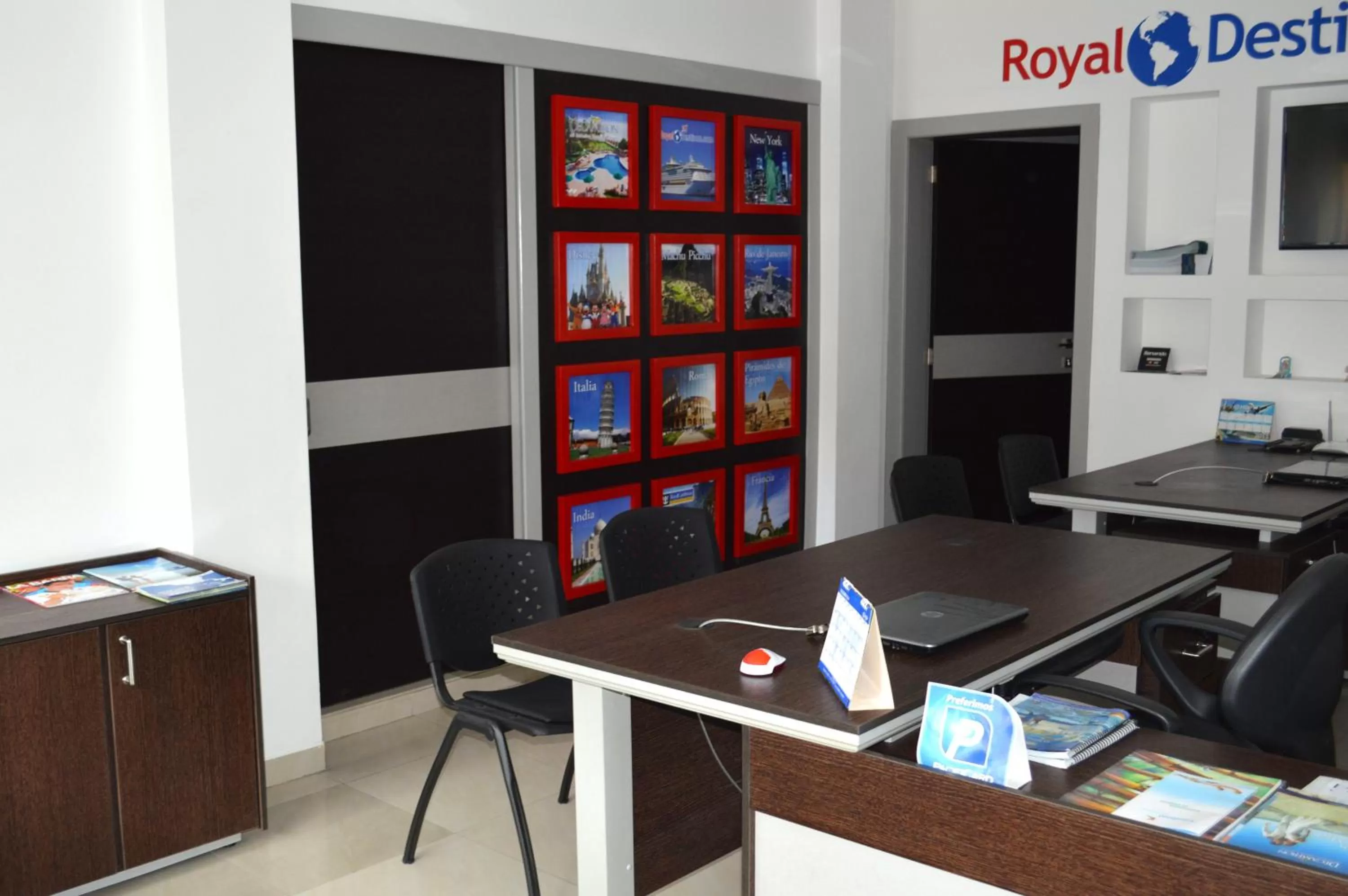 On-site shops in Hotel Plaza Victoria