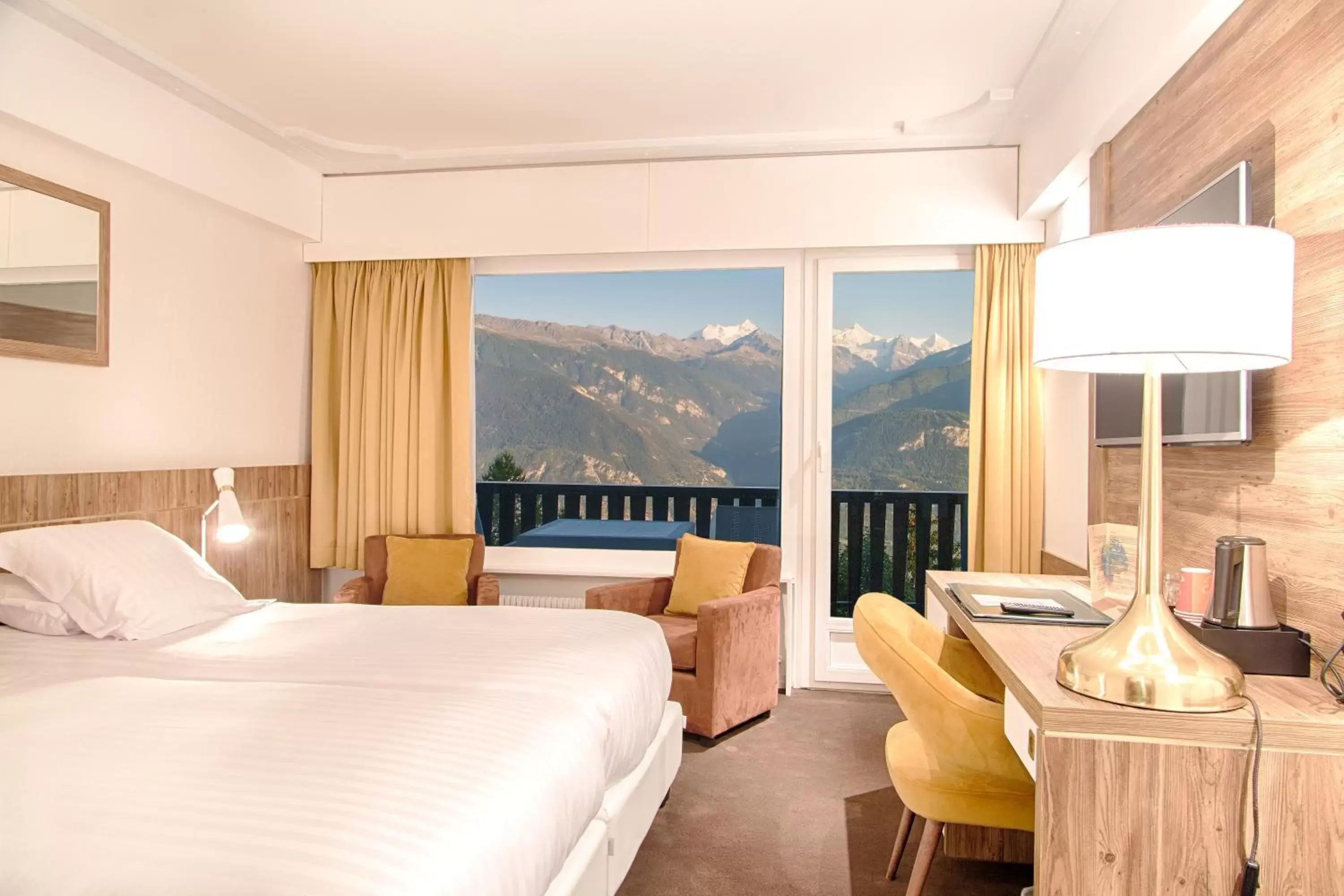 Prestige Double Room with Mountain View in Hotel-Restaurant Le Mont Paisible, Crans-Montana Prestige Double Room with Mountain View in Hotel-Restaurant Le Mont Paisible, Crans-Montana