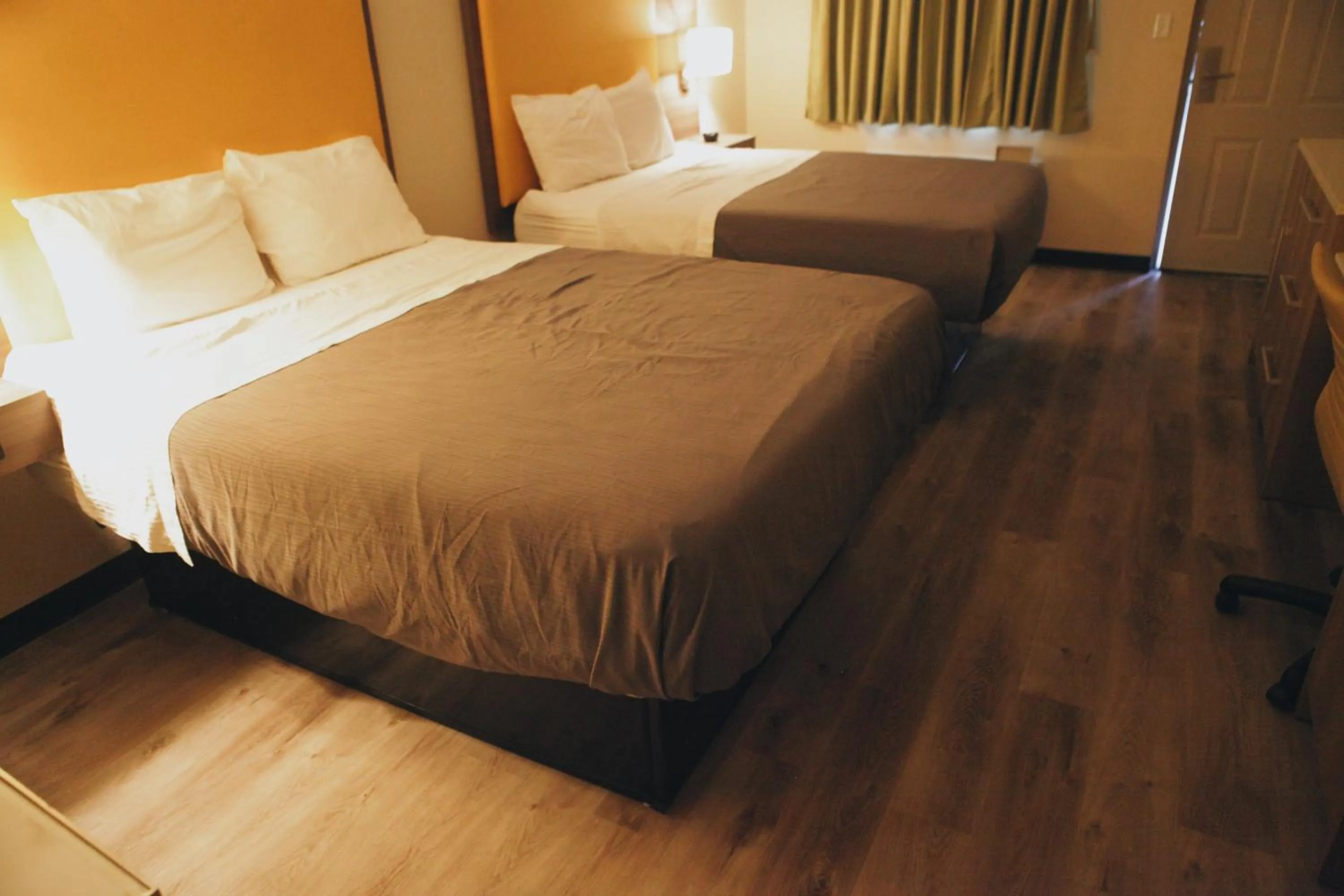 Bed in All Seasons Inn & Suites