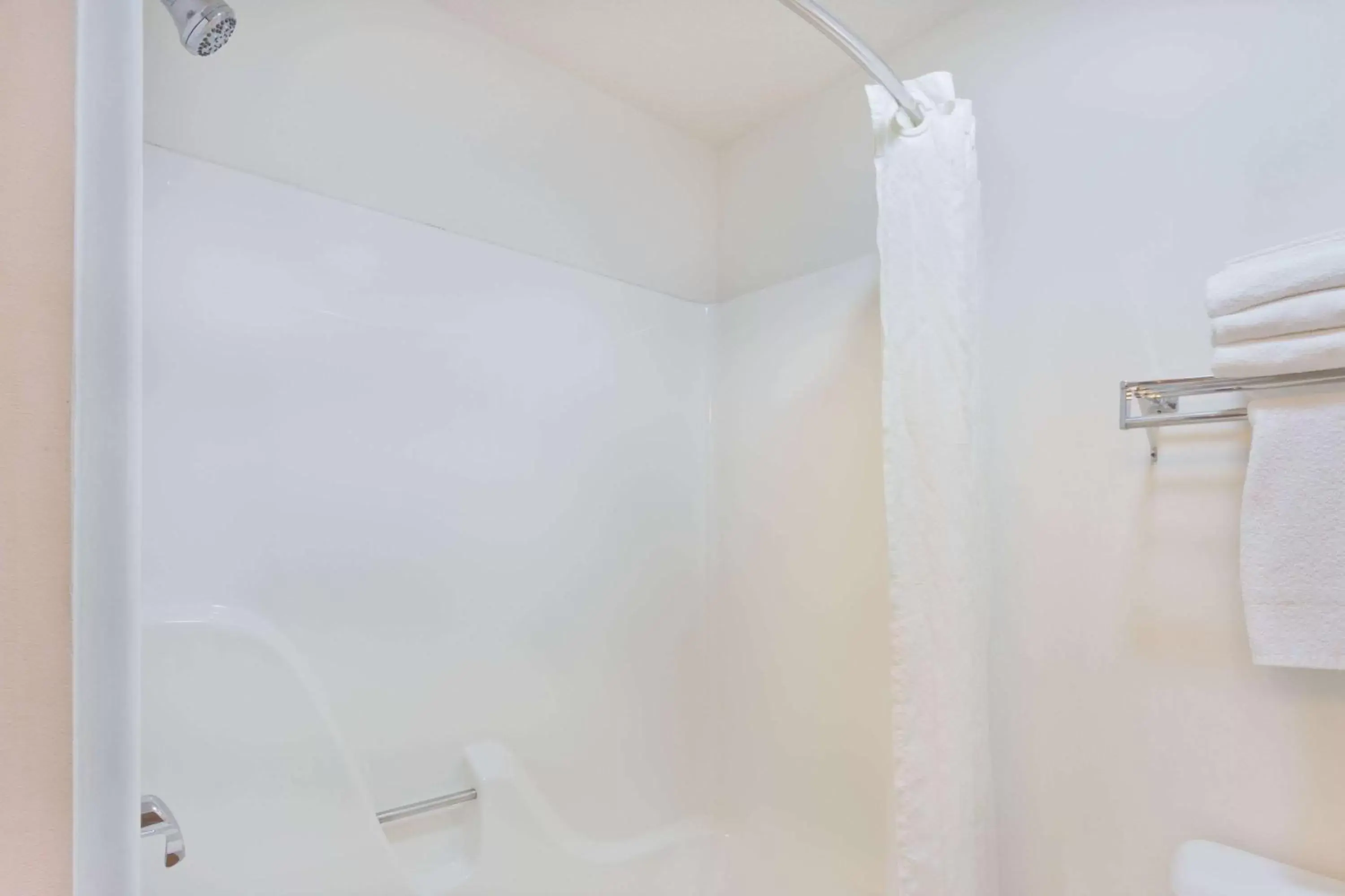 King Room - Non-Smoking in Super 8 by Wyndham Rochelle King Room - Non-Smoking in Super 8 by Wyndham Rochelle