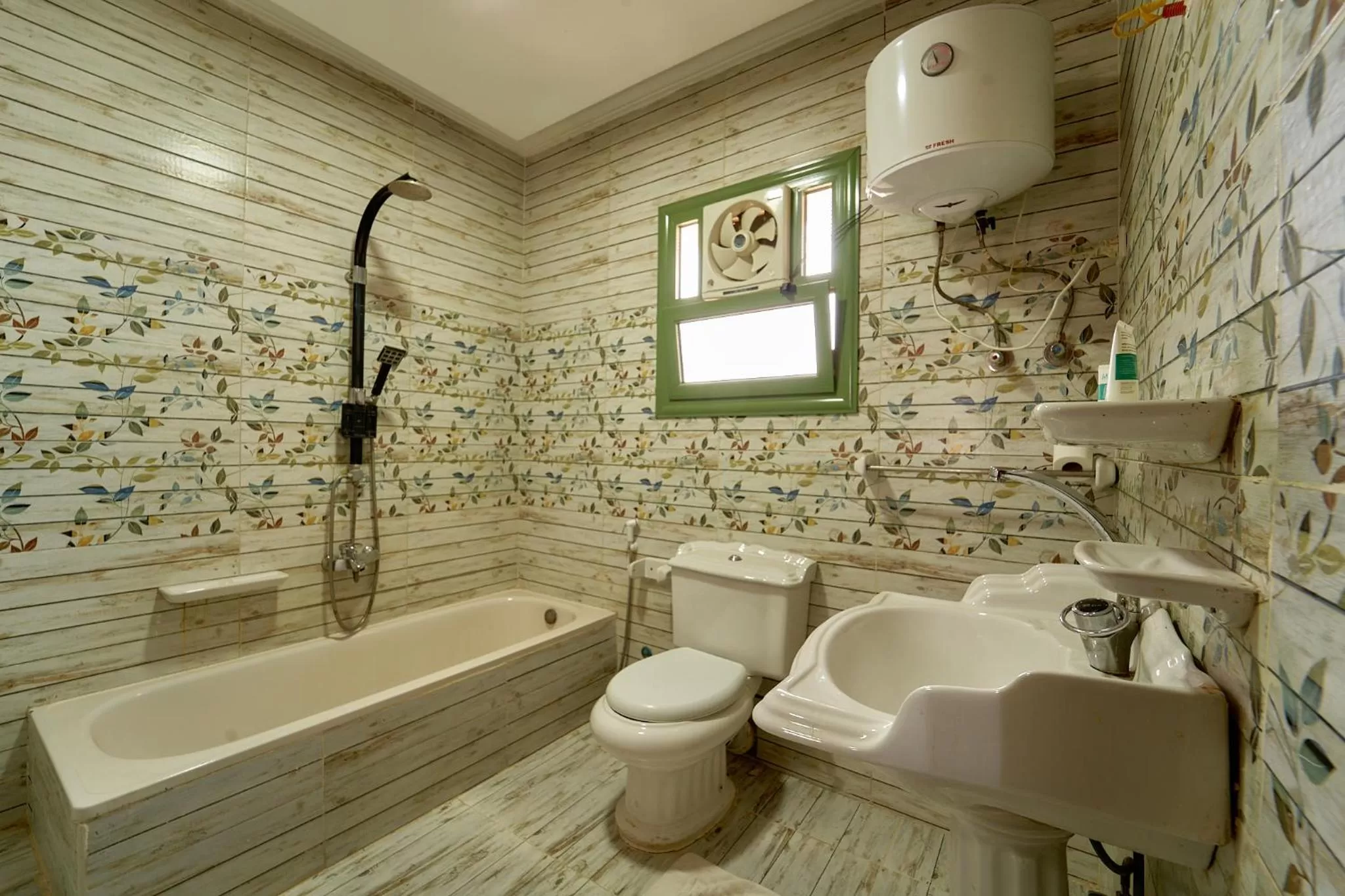 Shower in Gardenia Inn Hotel