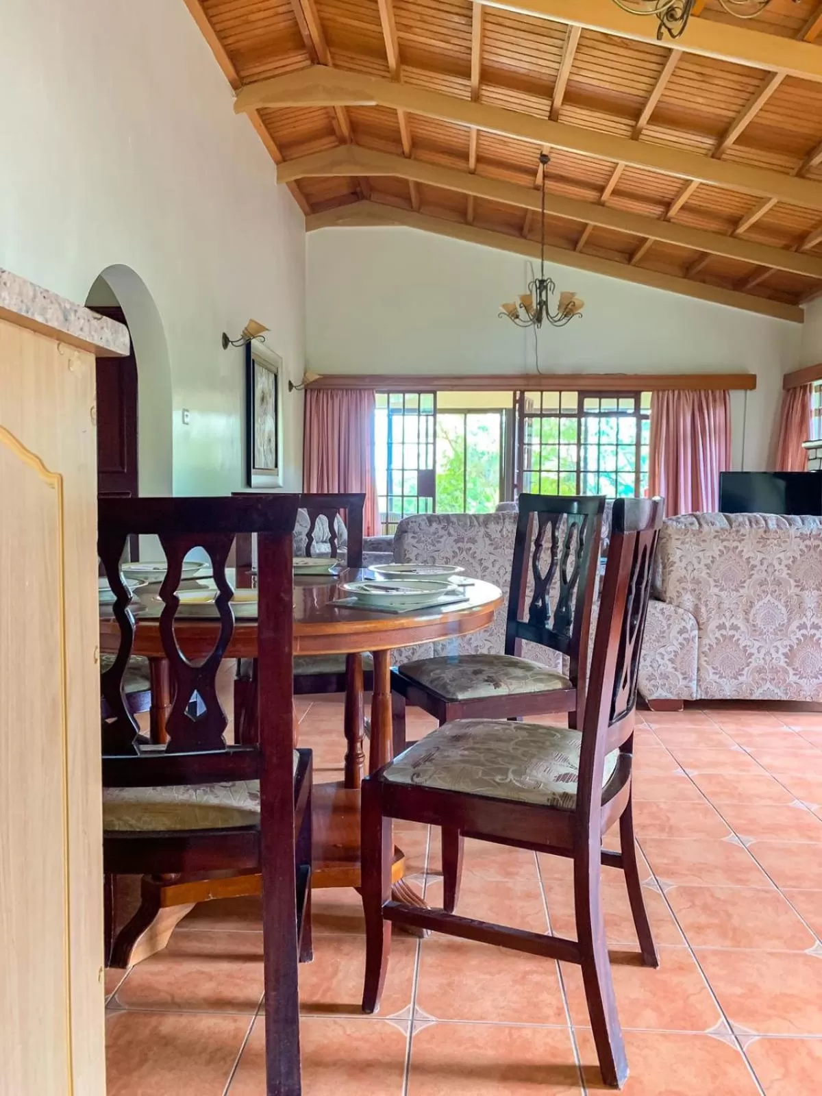 Dining area in Oilepo Cottage