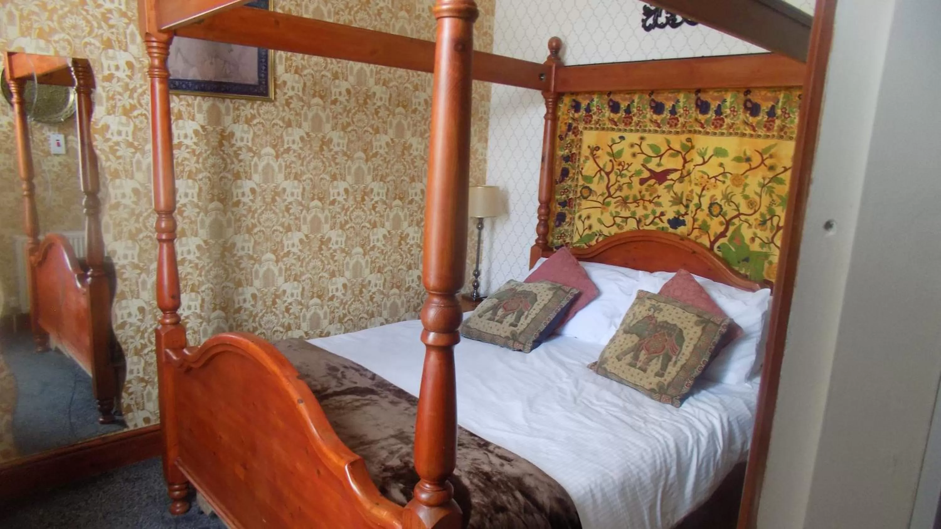 Deluxe King Room in Tracey's Driftwood