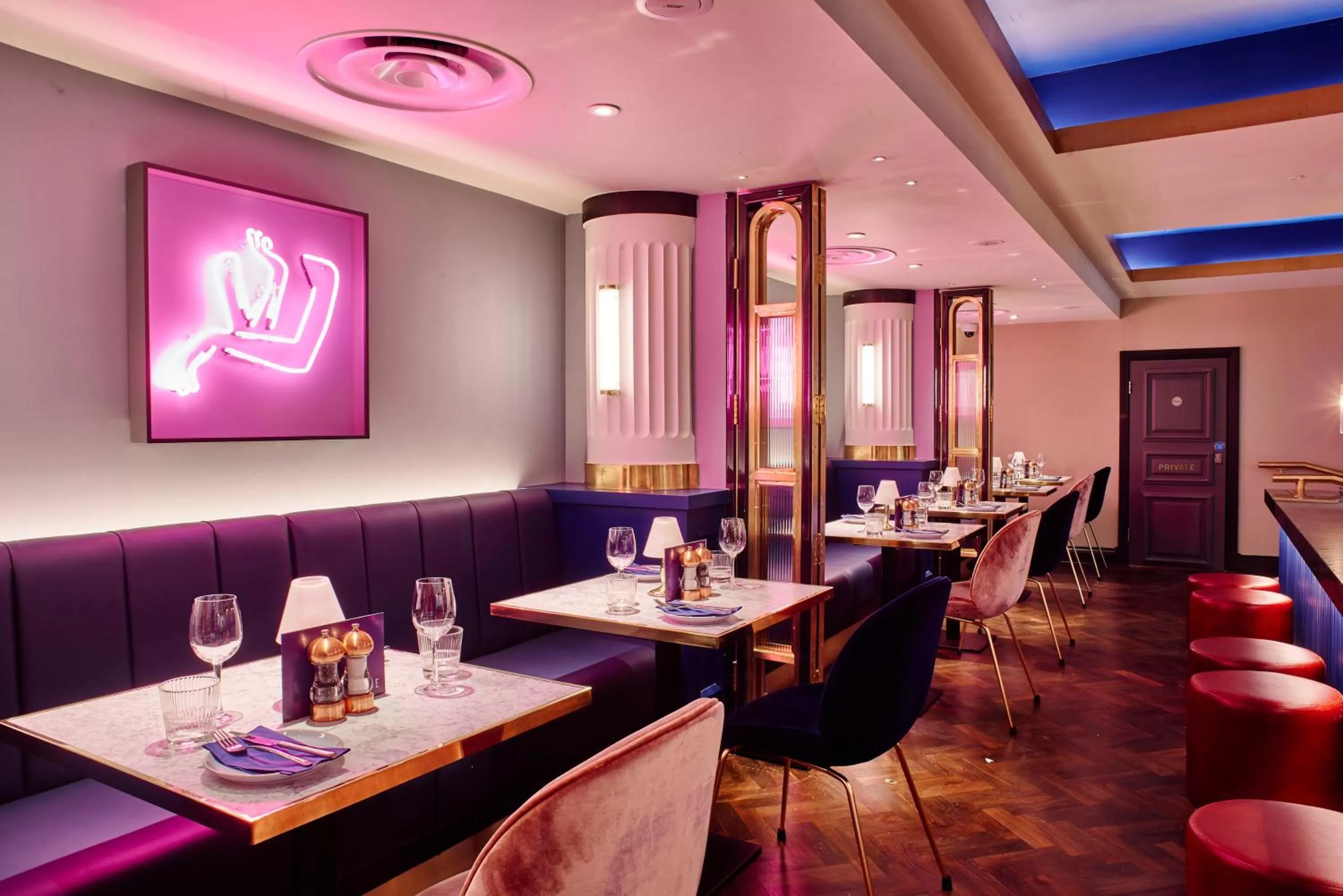 Restaurant/places to eat in Le Monde Hotel