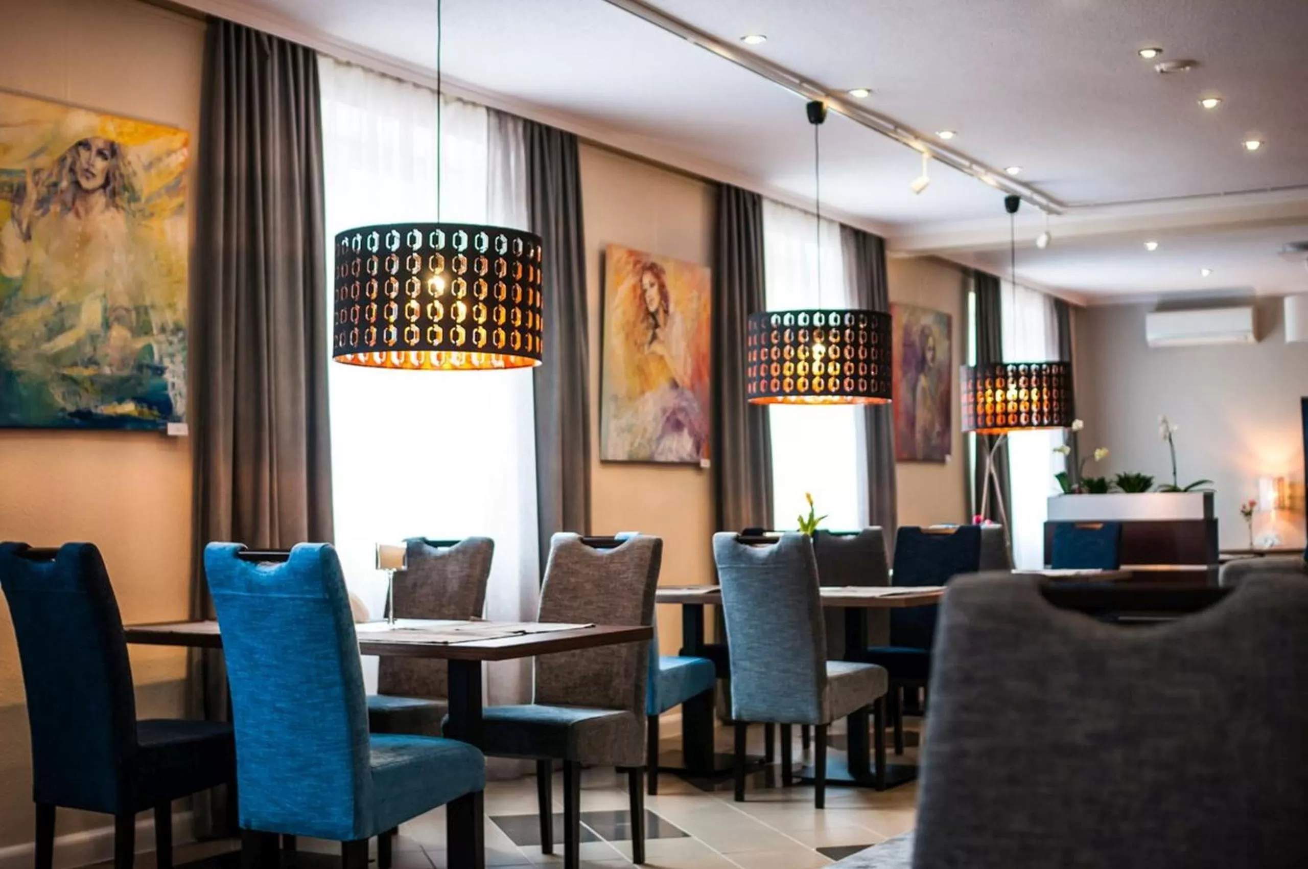 Restaurant/places to eat in Hotel Komes