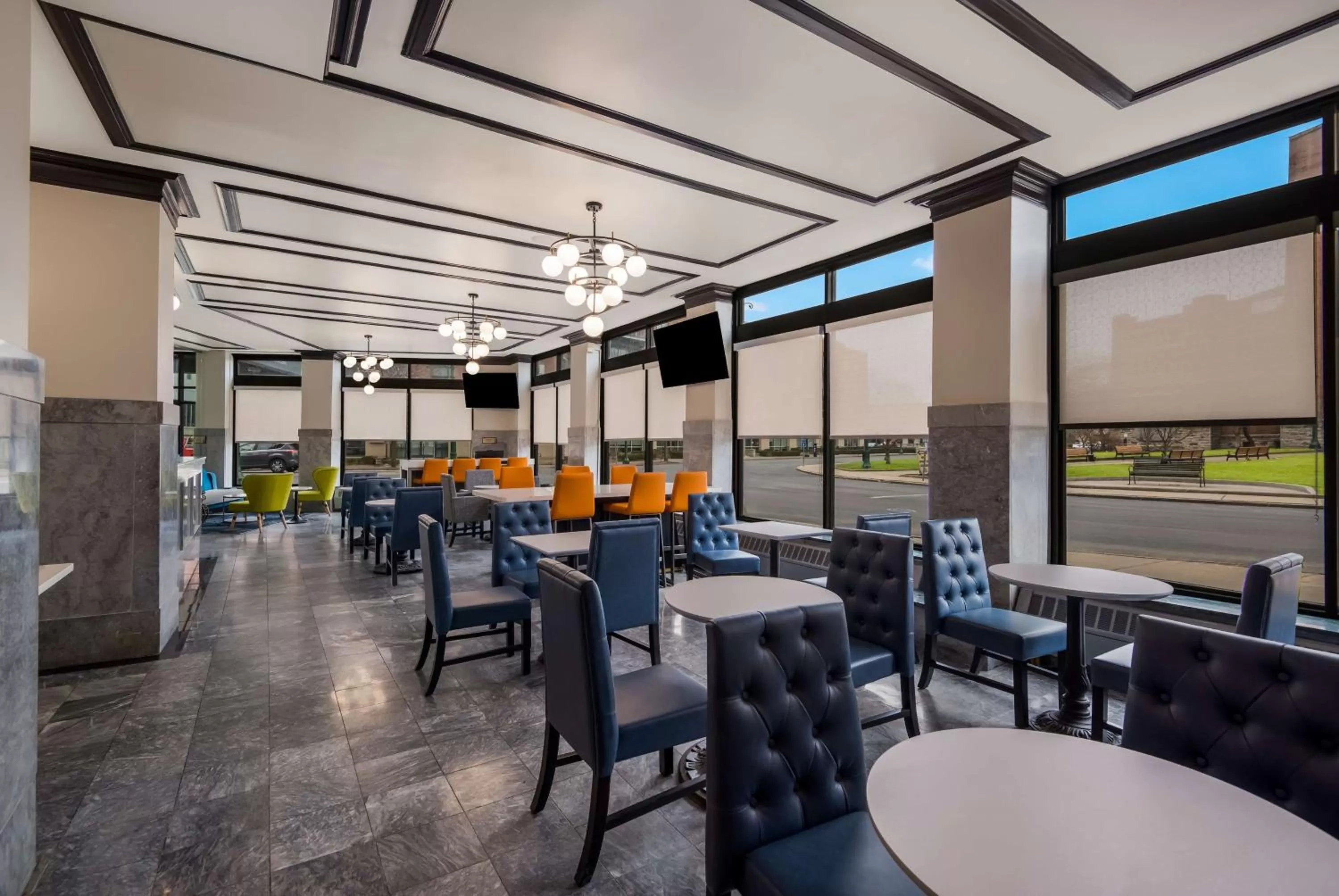 Breakfast in Best Western Syracuse Downtown Hotel and Suites