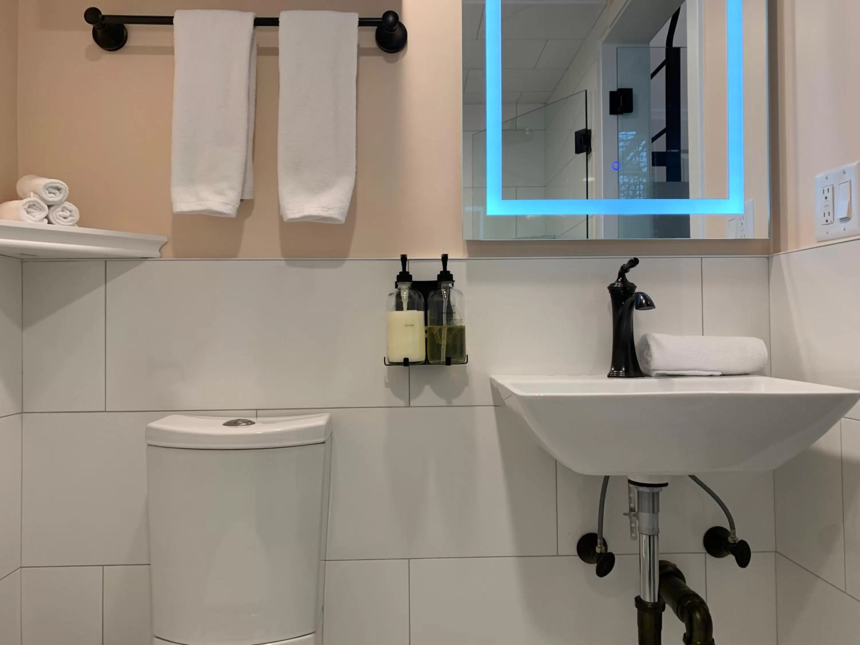 Bathroom in The Cabot Lodge