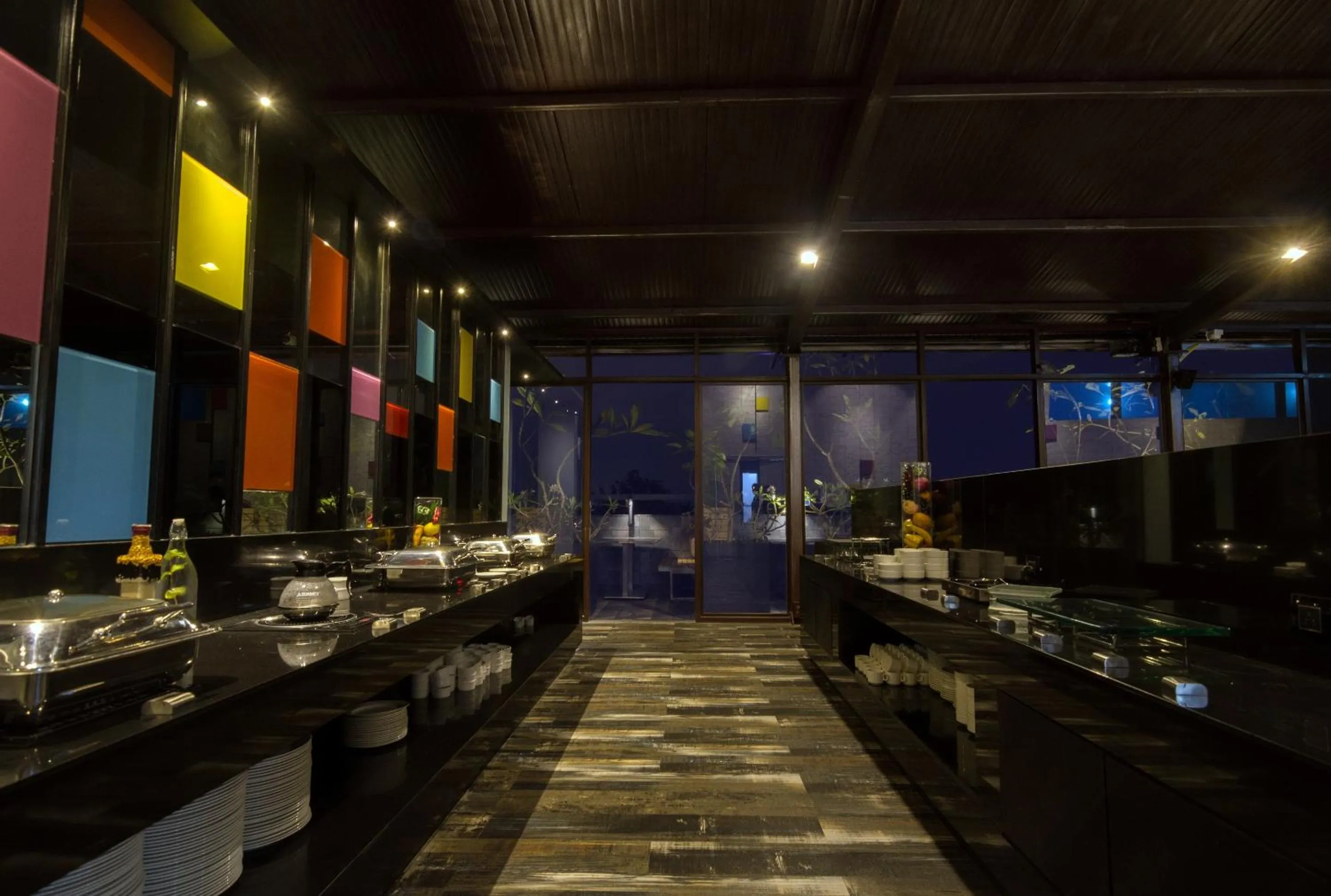 Restaurant/places to eat in Roopa Elite