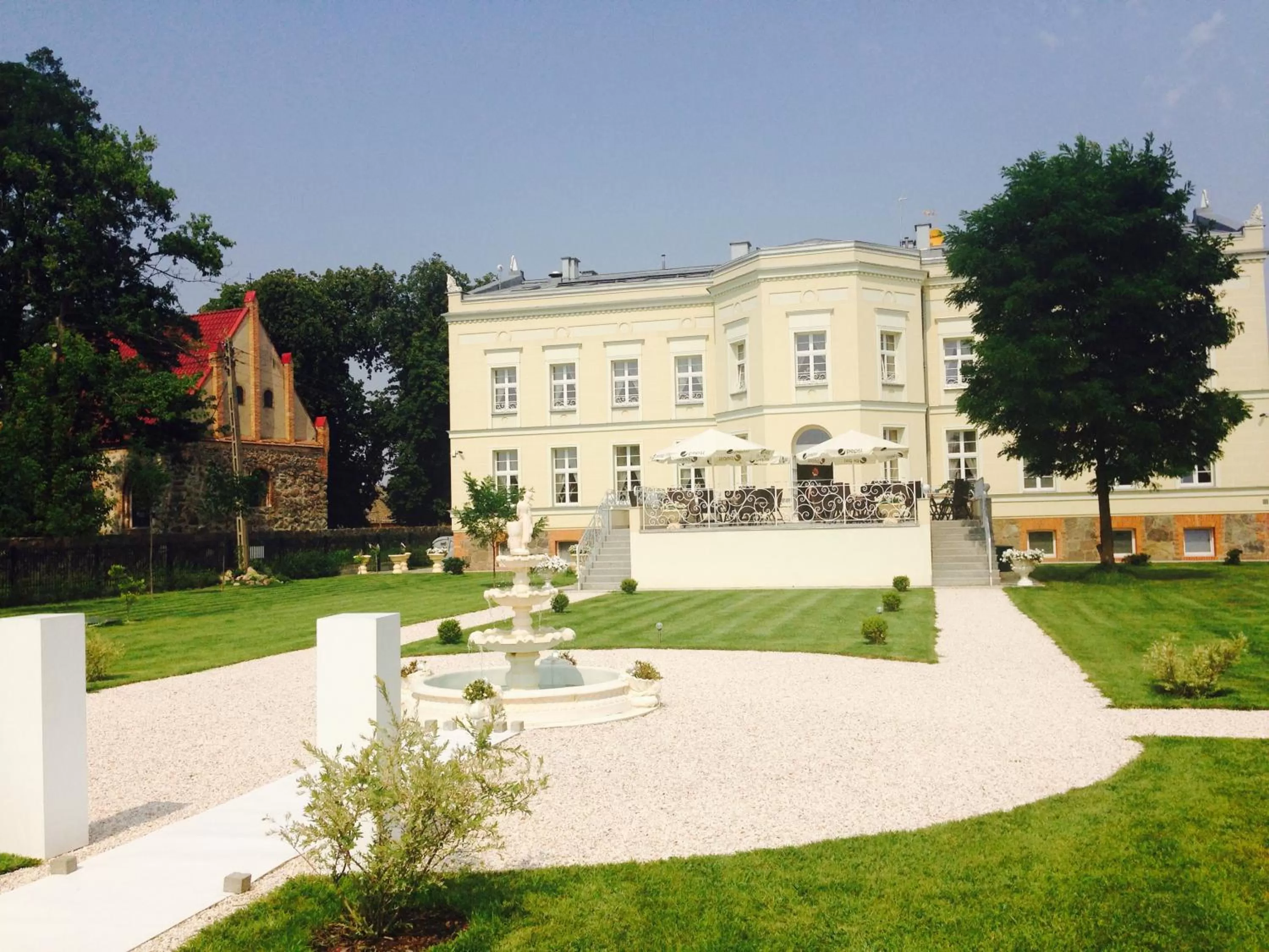 Property building in Hotel SPA Akacjowy Dwór