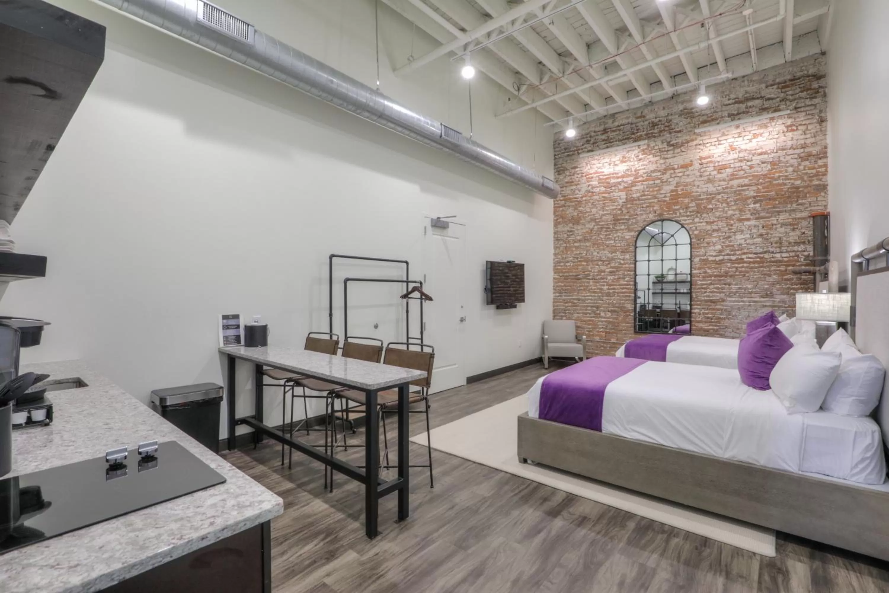 TV and multimedia, Bed in Studio 154 Hotel