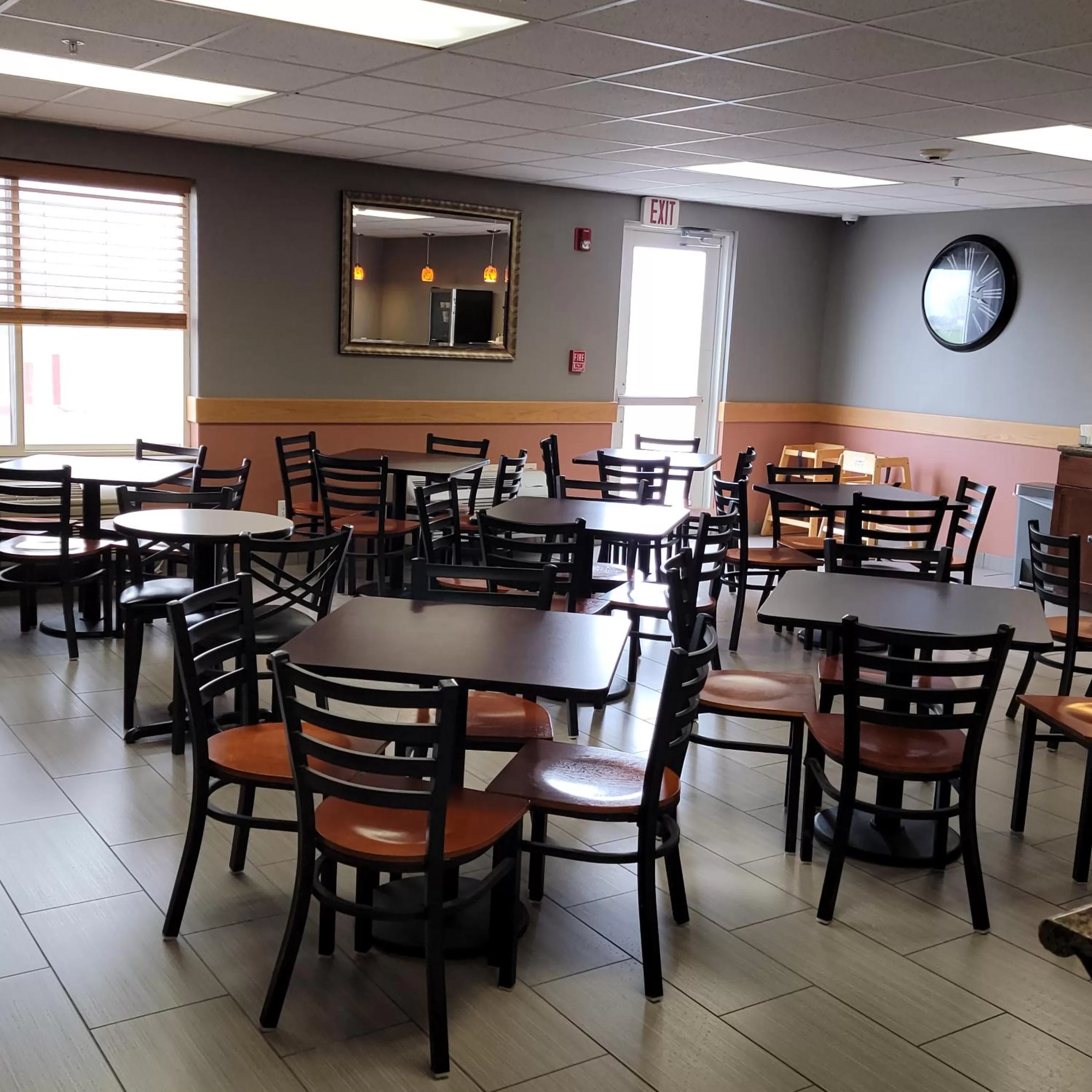 Breakfast in Super 8 by Wyndham Heyburn