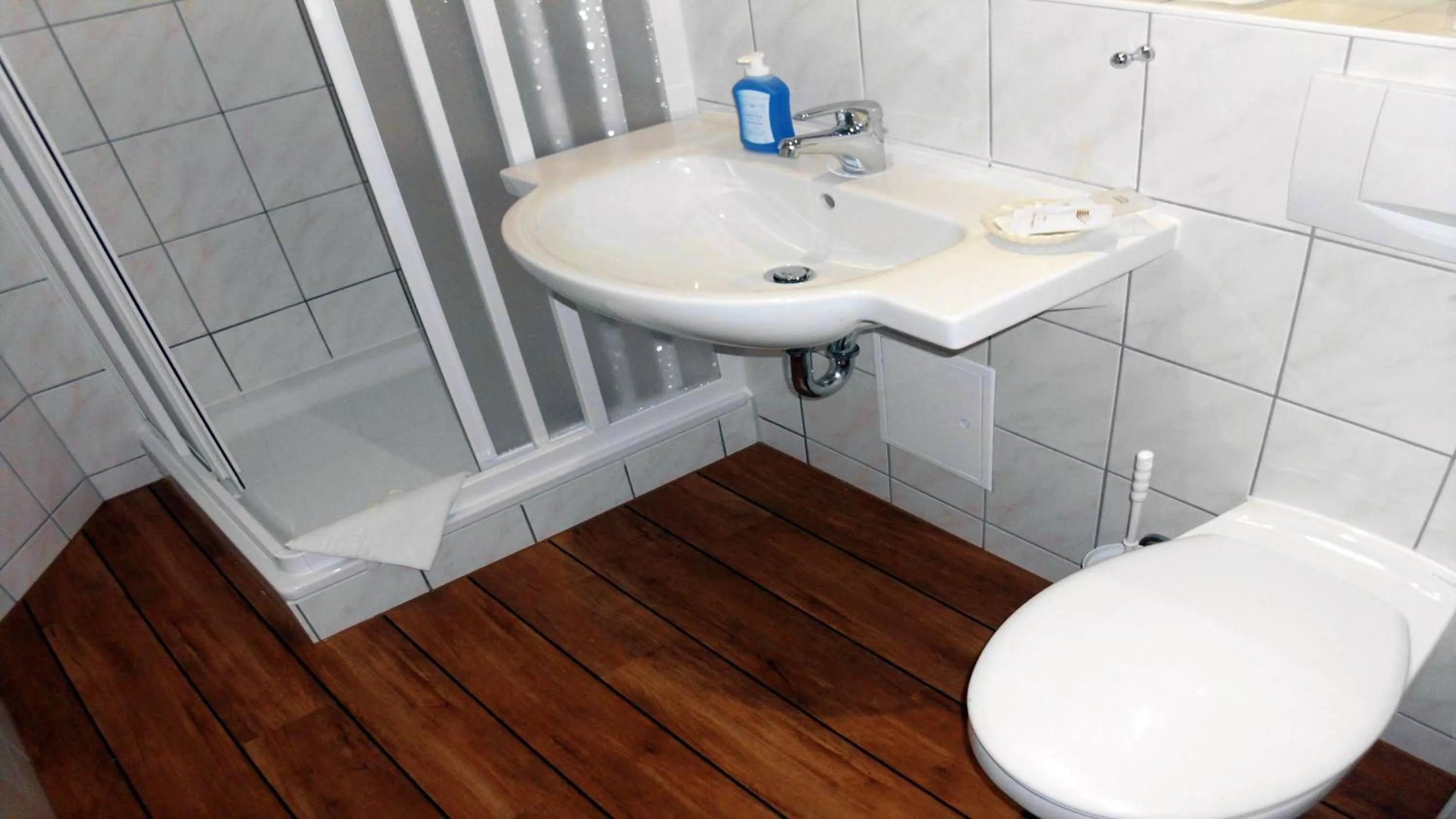 Bathroom in Hotel Deutsche Flagge