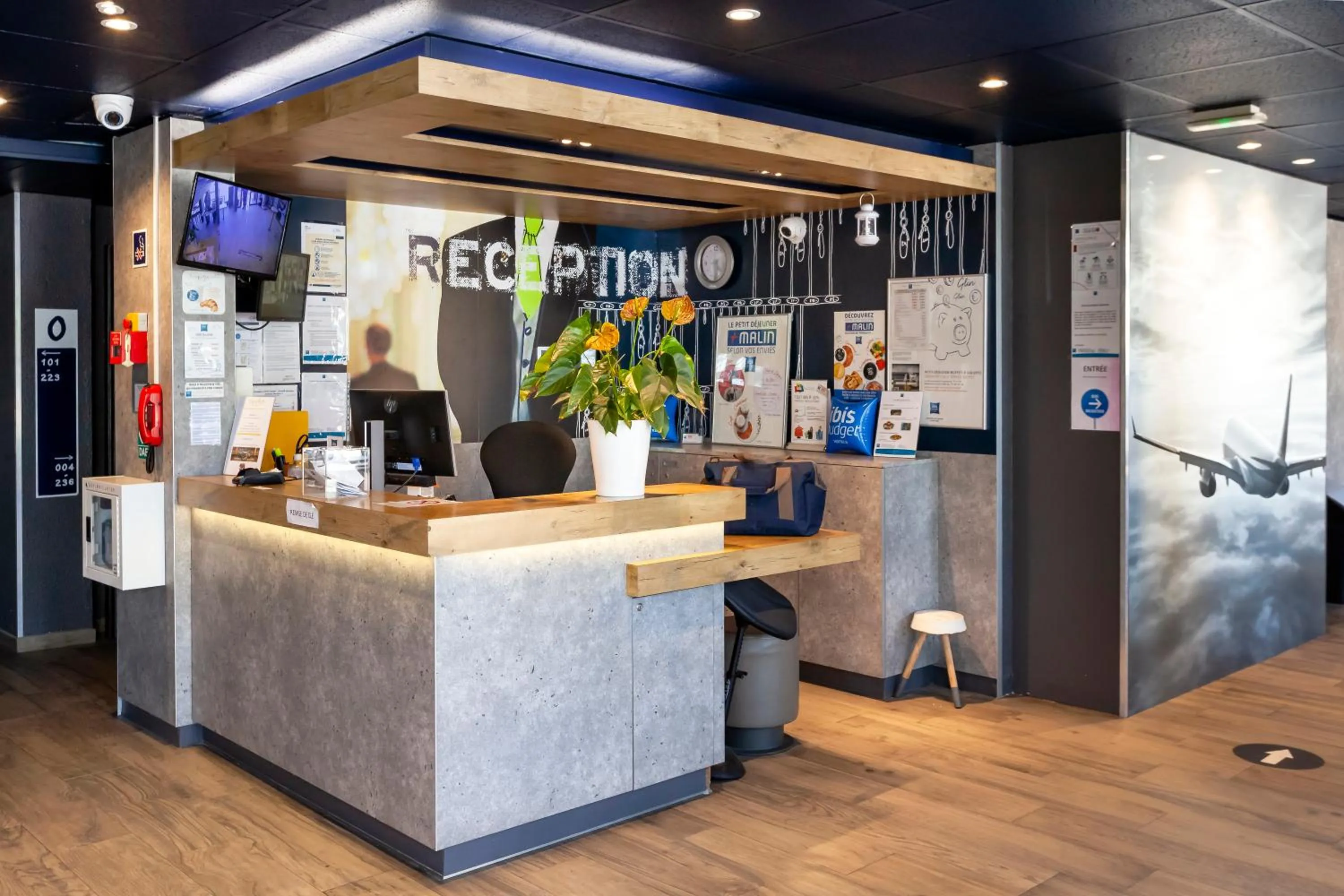 Lobby or reception in ibis budget Antony Massy rénové 2024