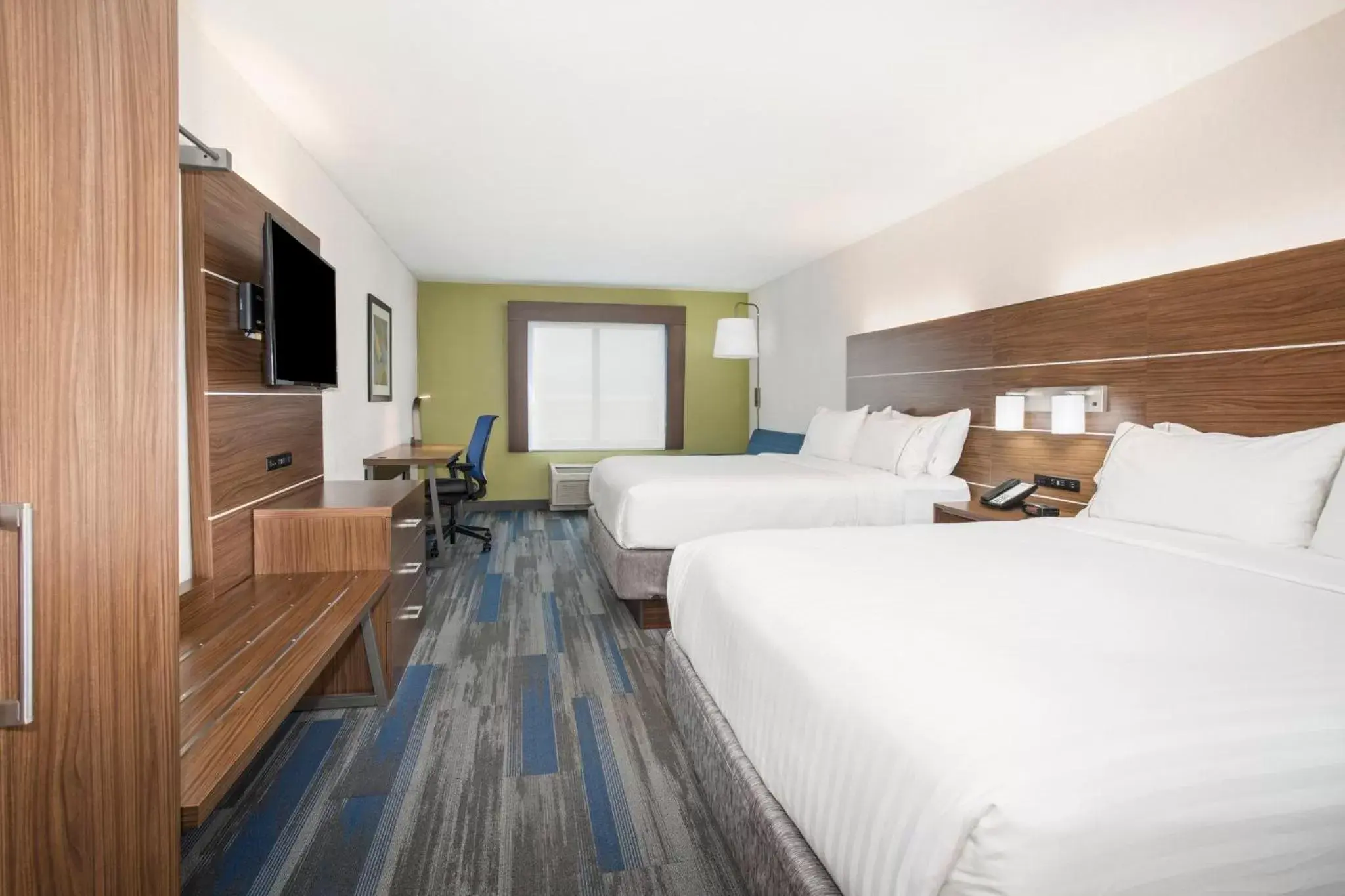 Queen Room with Two Queen Beds and Sofa Bed in Holiday Inn Express Kansas City - at the Legends! by IHG Queen Room with Two Queen Beds and Sofa Bed in Holiday Inn Express Kansas City - at the Legends! by IHG