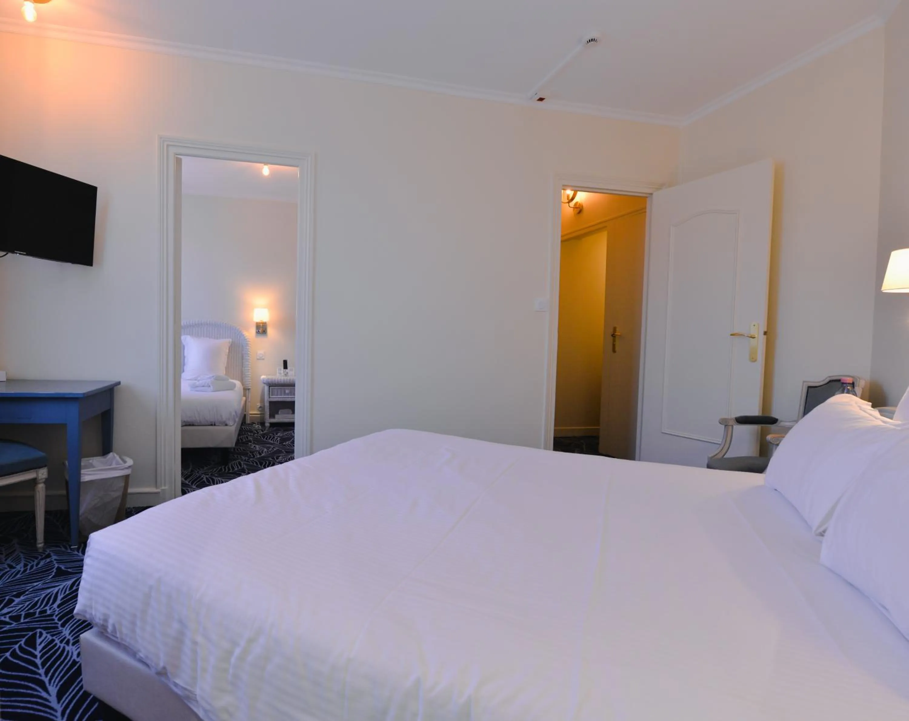 Photo of the whole room, Bed in Hostellerie Saint Pierre