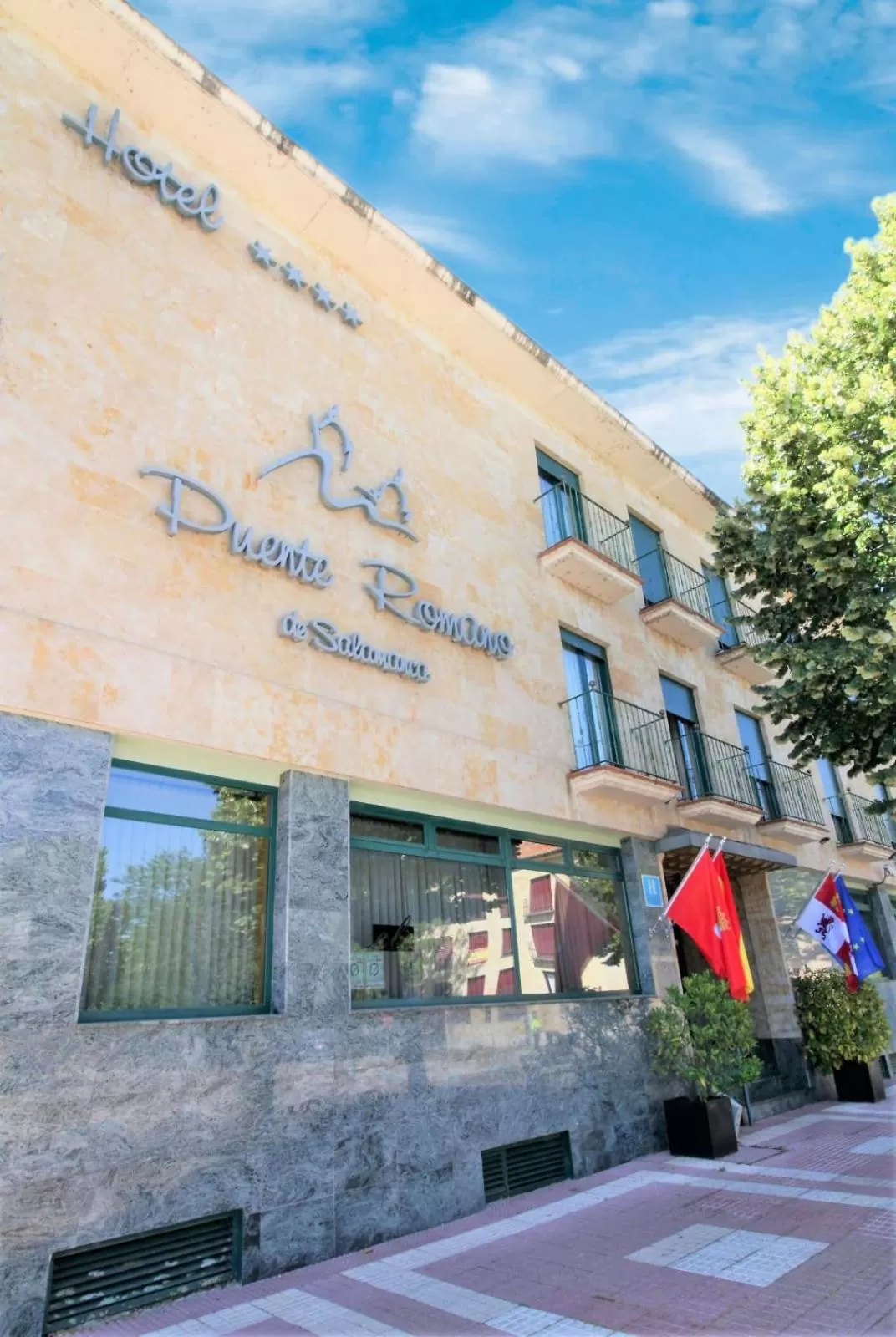 Property building in Hotel Ele Puente Romano de Salamanca