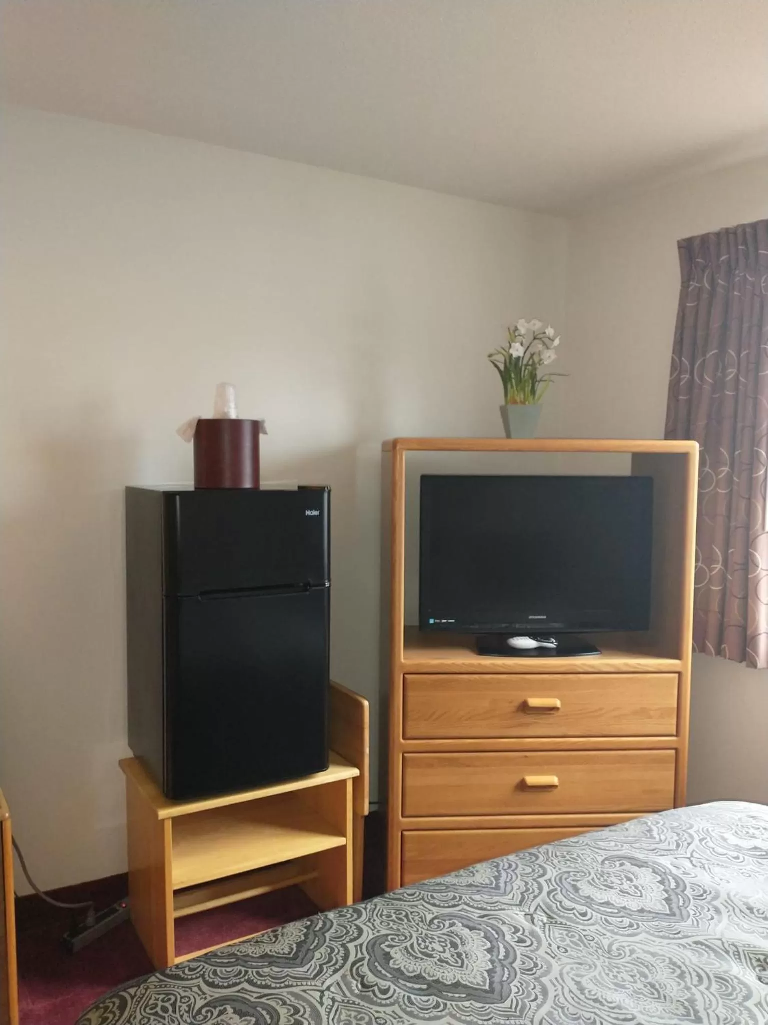 TV and multimedia, Bed in Sauk River Inn & Suites, a Travelodge by Wyndham