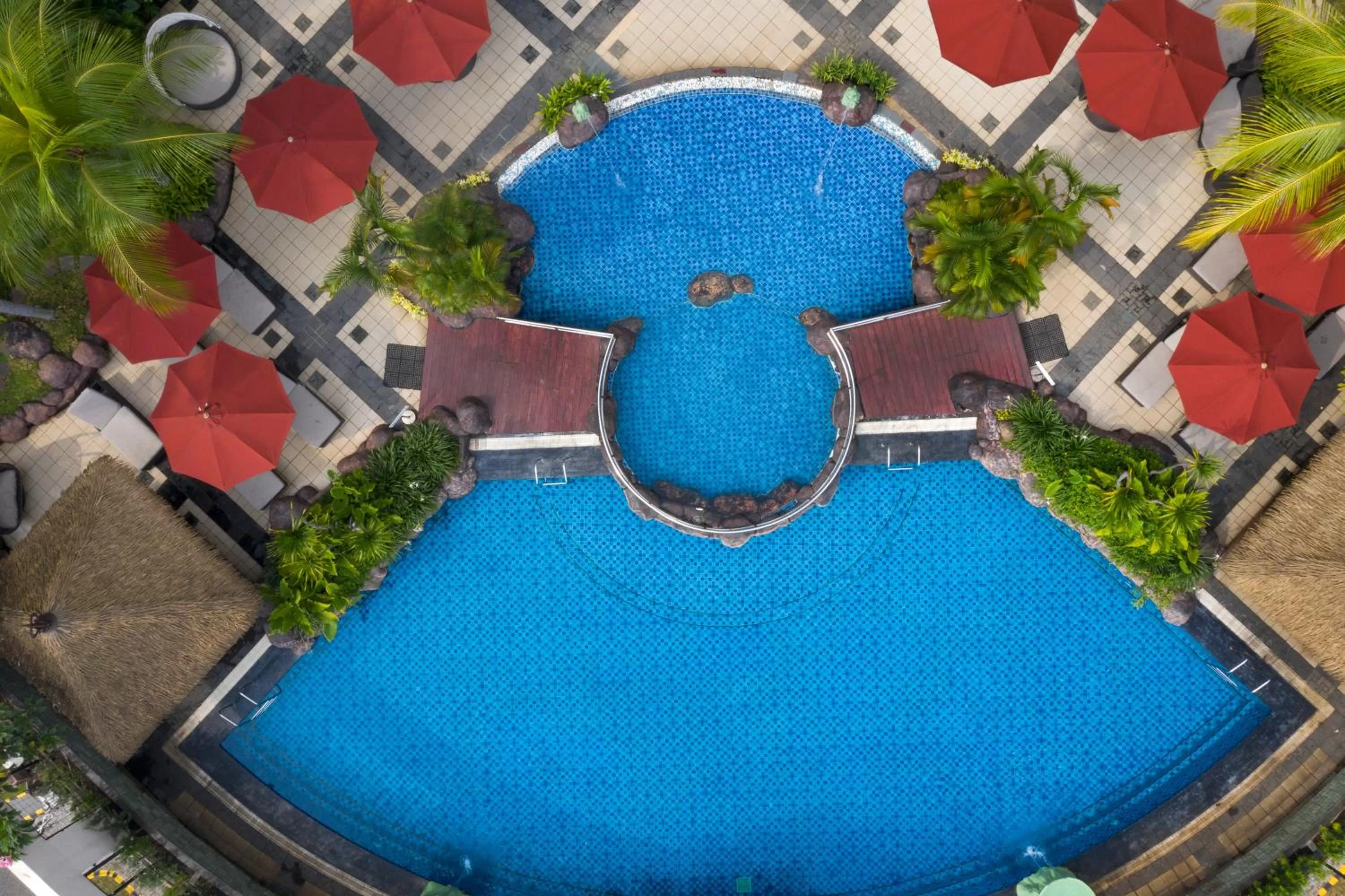 Swimming pool in Hotel Ciputra Jakarta managed by Swiss-Belhotel International