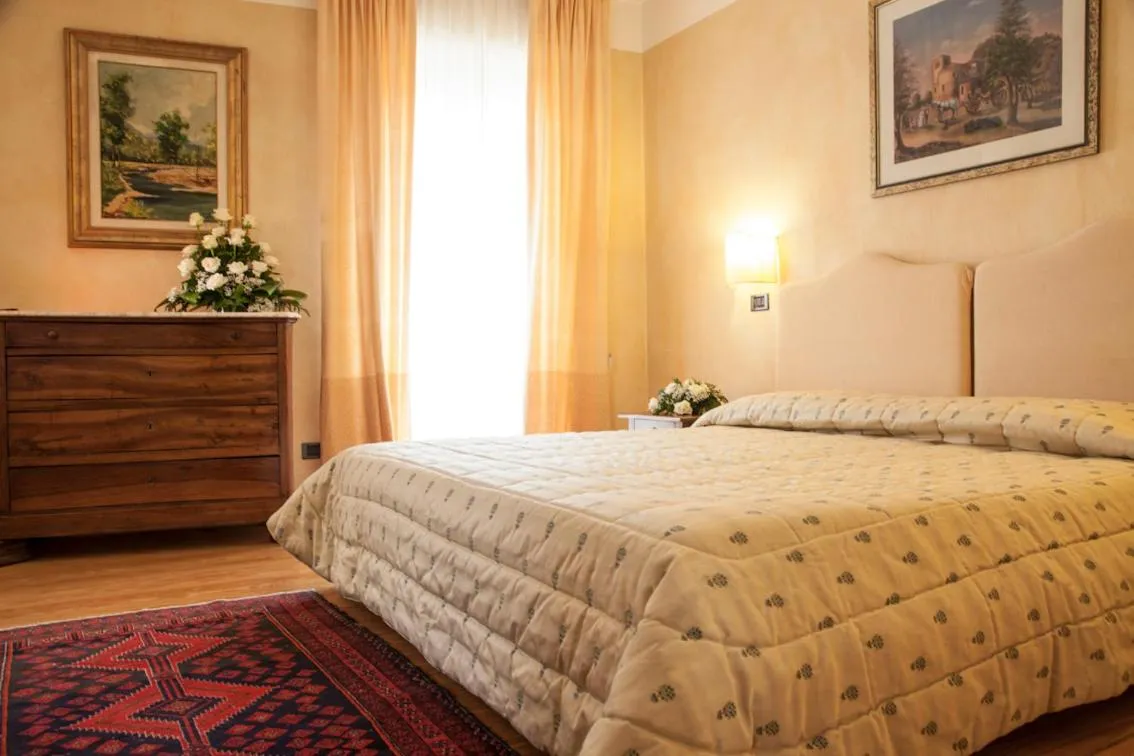 Shower, Bed in Locanda La Posta