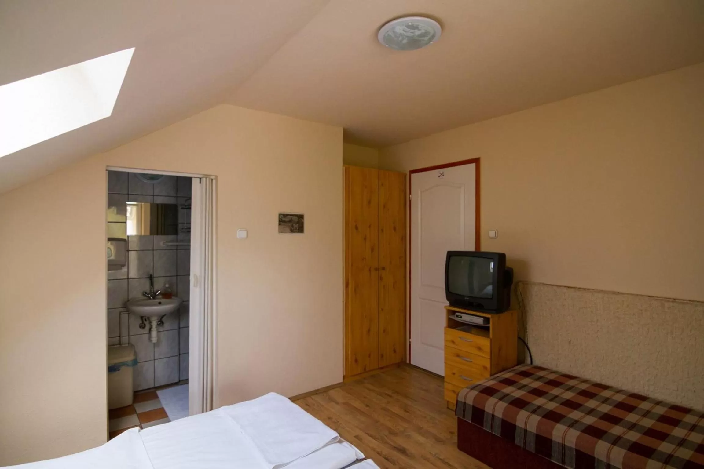 TV/Entertainment Center in Lila Akác Vendégház Esztergom