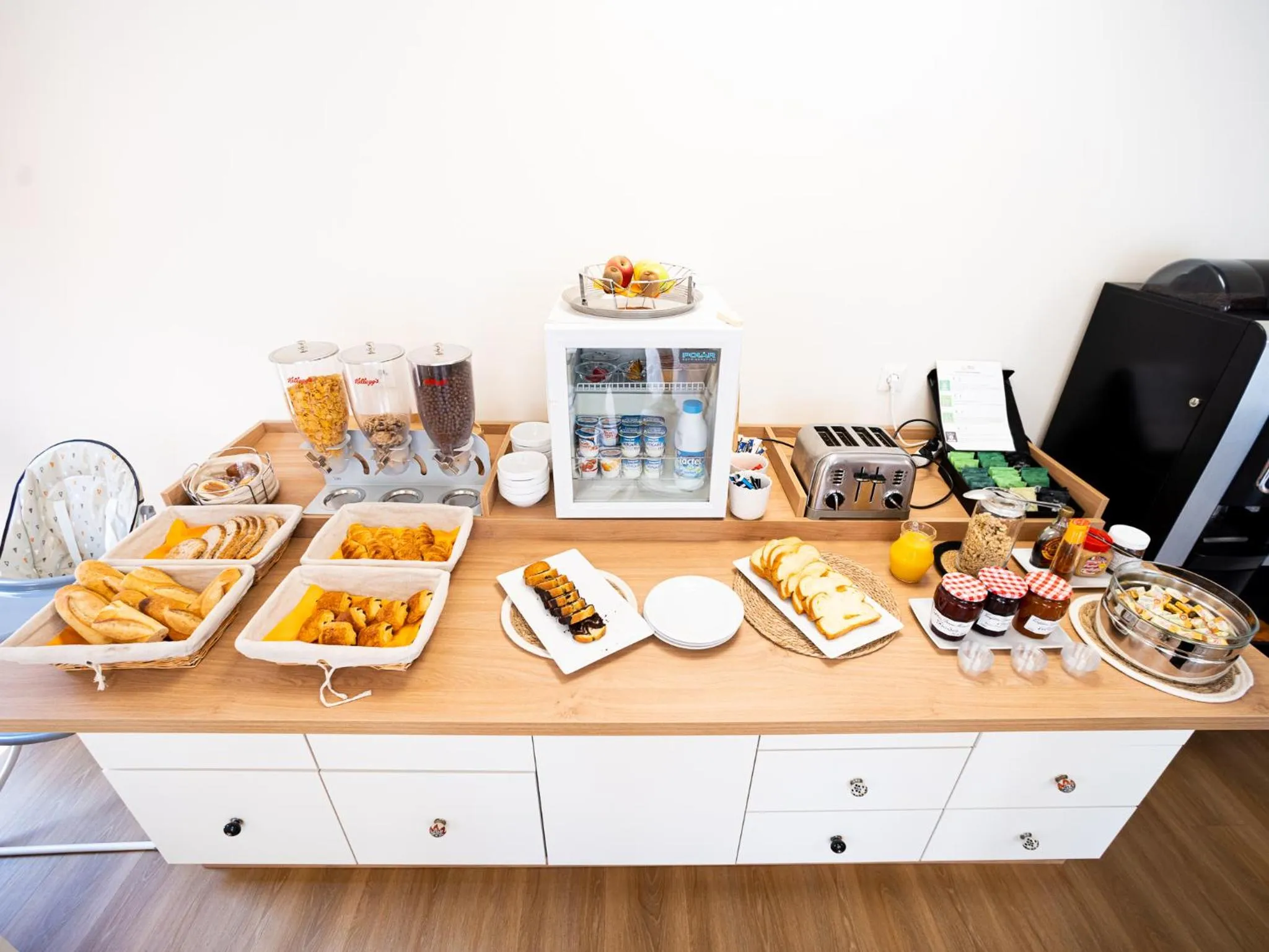 Buffet breakfast in Hotel Grand Cap Rooftop Pool