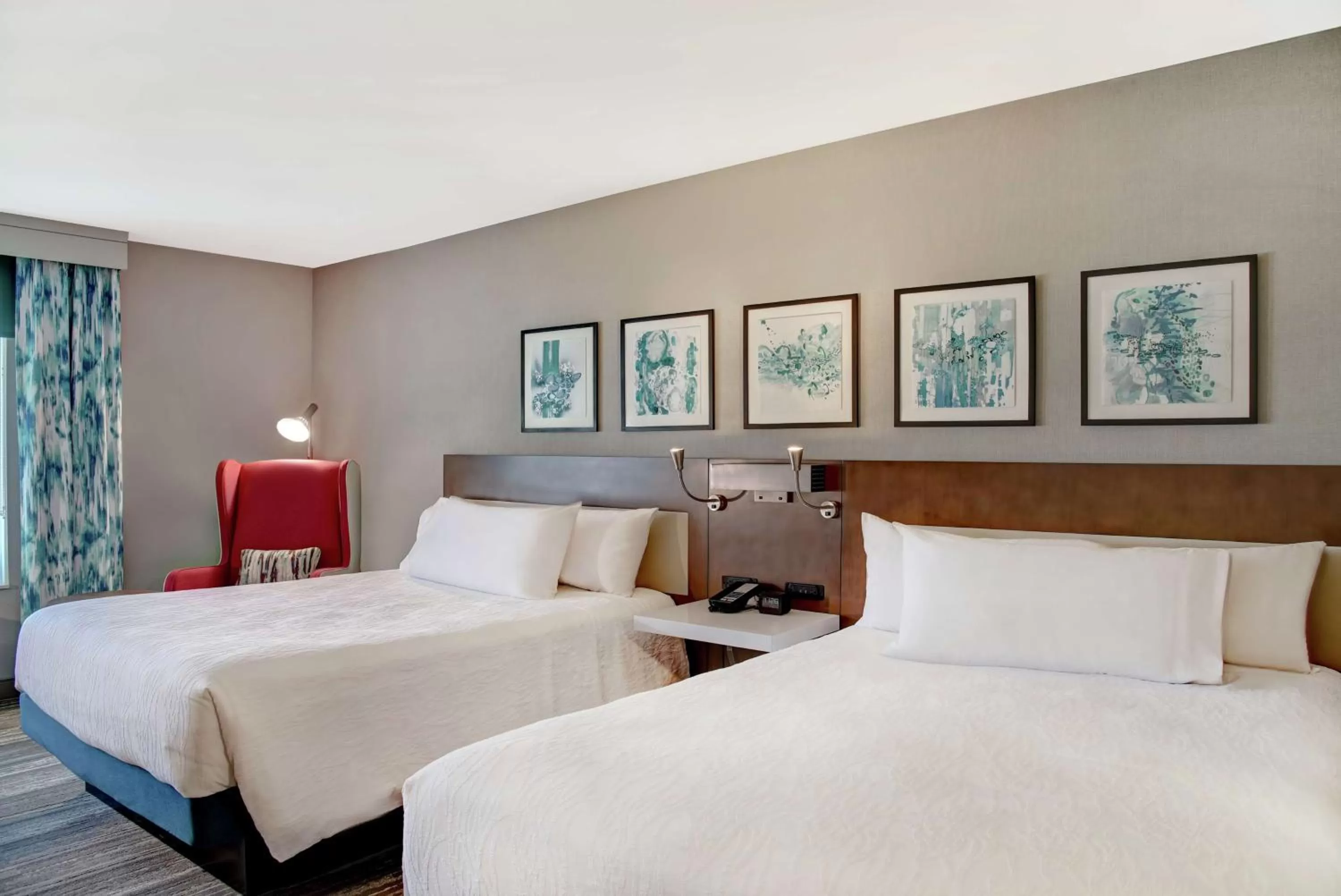 Bed in Hilton Garden Inn Kansas City/Kansas