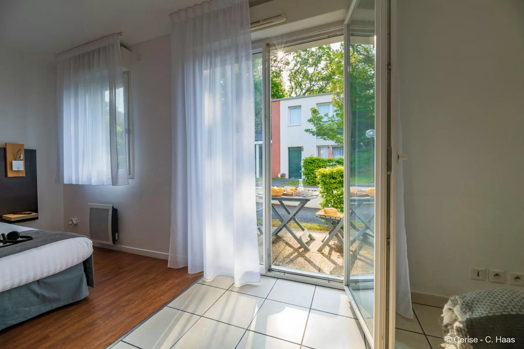 Balcony/Terrace, Bed in Cerise Nantes Atlantis